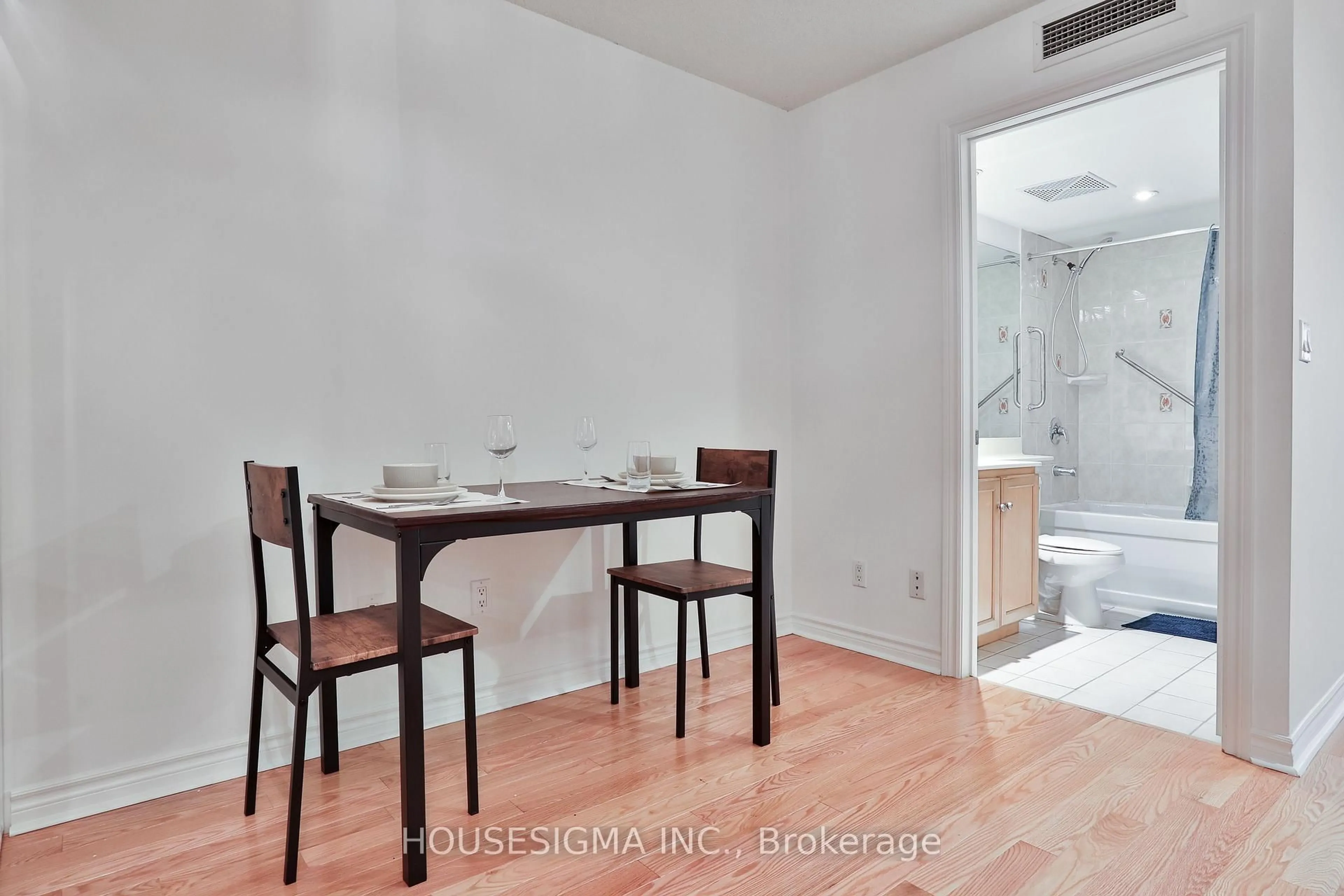 A pic of a room for 270 Wellington St St #222, Toronto Ontario M5V 3P5