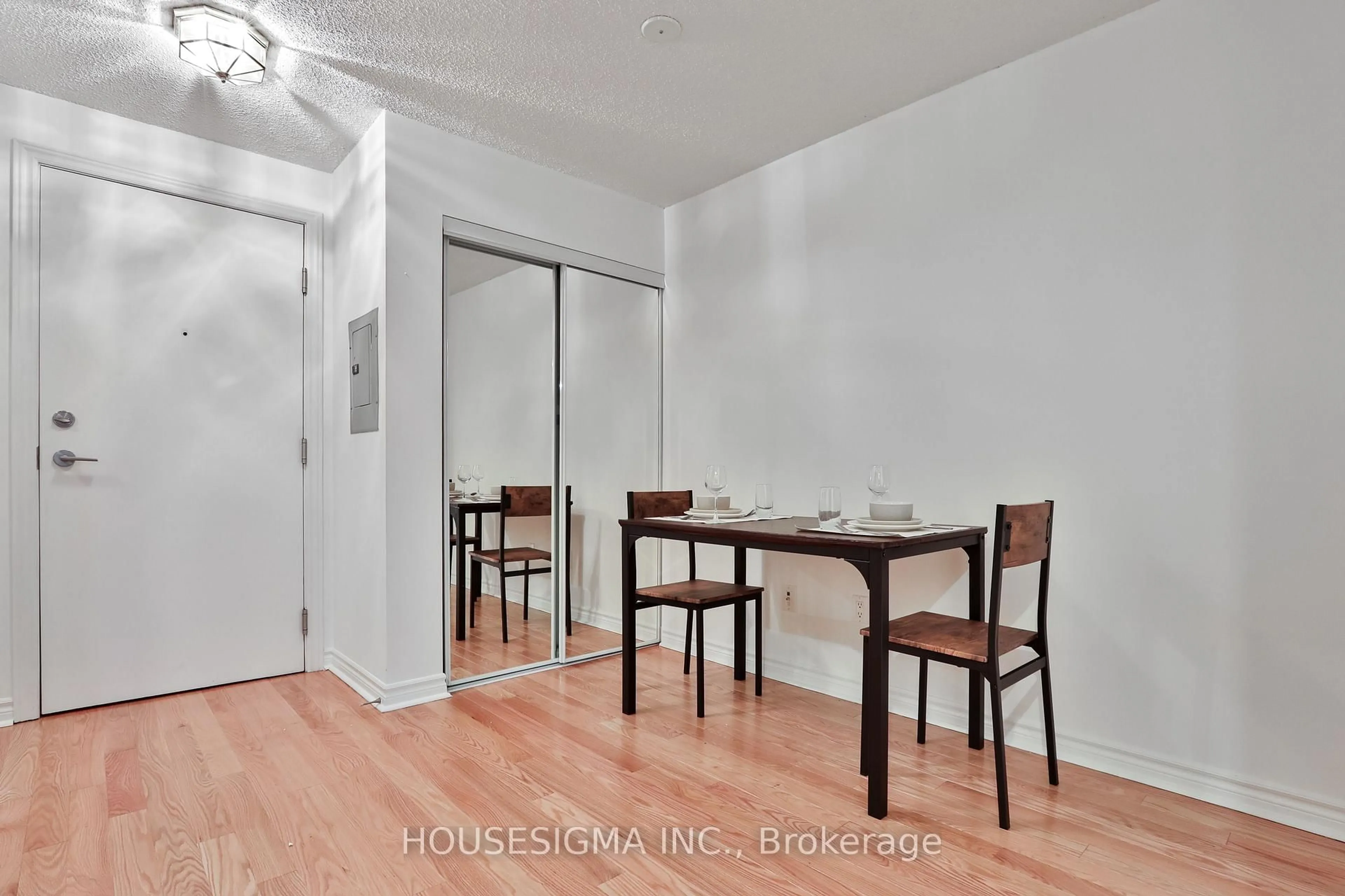 A pic of a room for 270 Wellington St St #222, Toronto Ontario M5V 3P5
