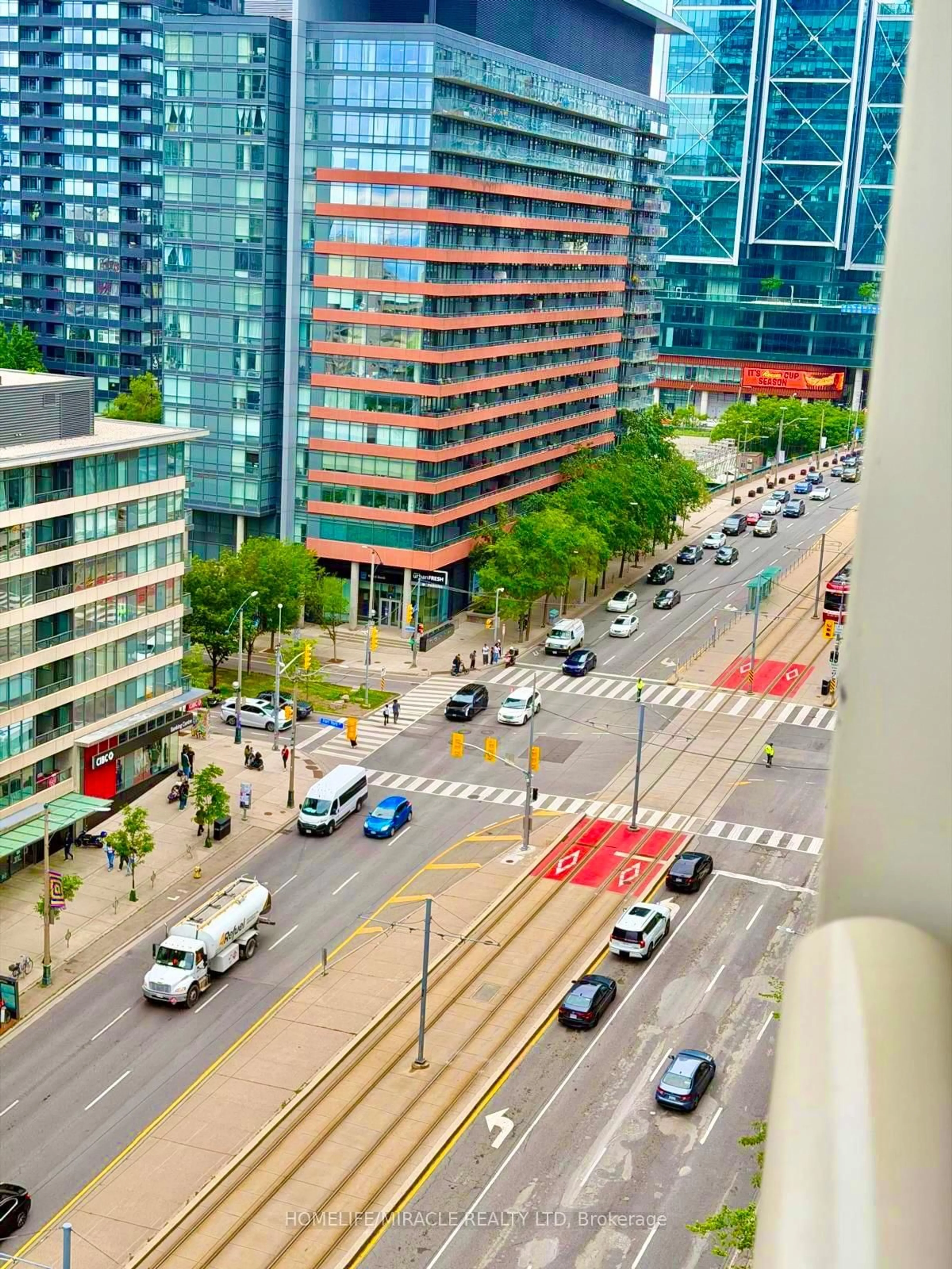 Blurry image for 35 Mariner Terr #1601, Toronto Ontario M5V 3V9
