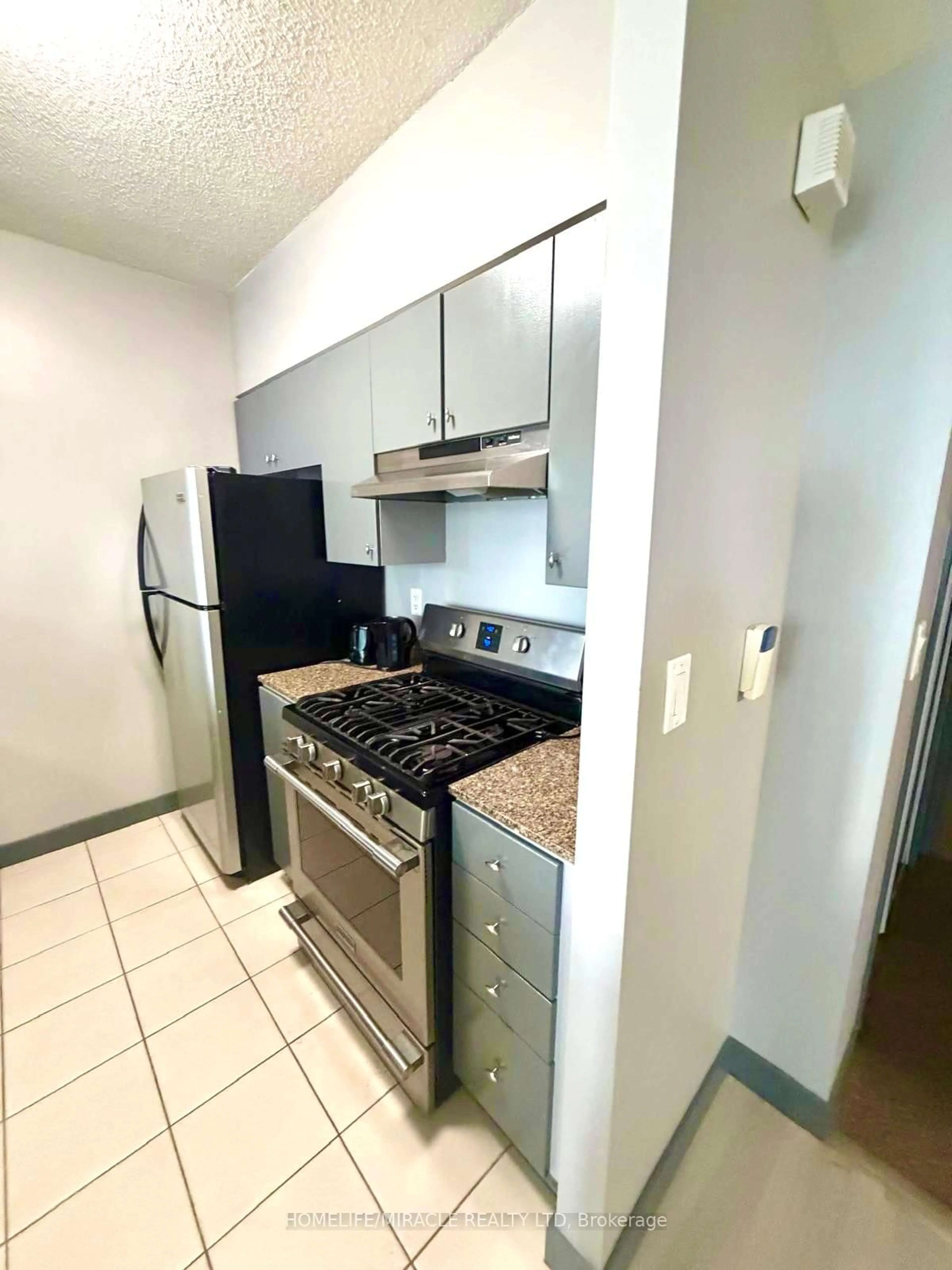 Standard kitchen, unknown for 35 Mariner Terr #1601, Toronto Ontario M5V 3V9
