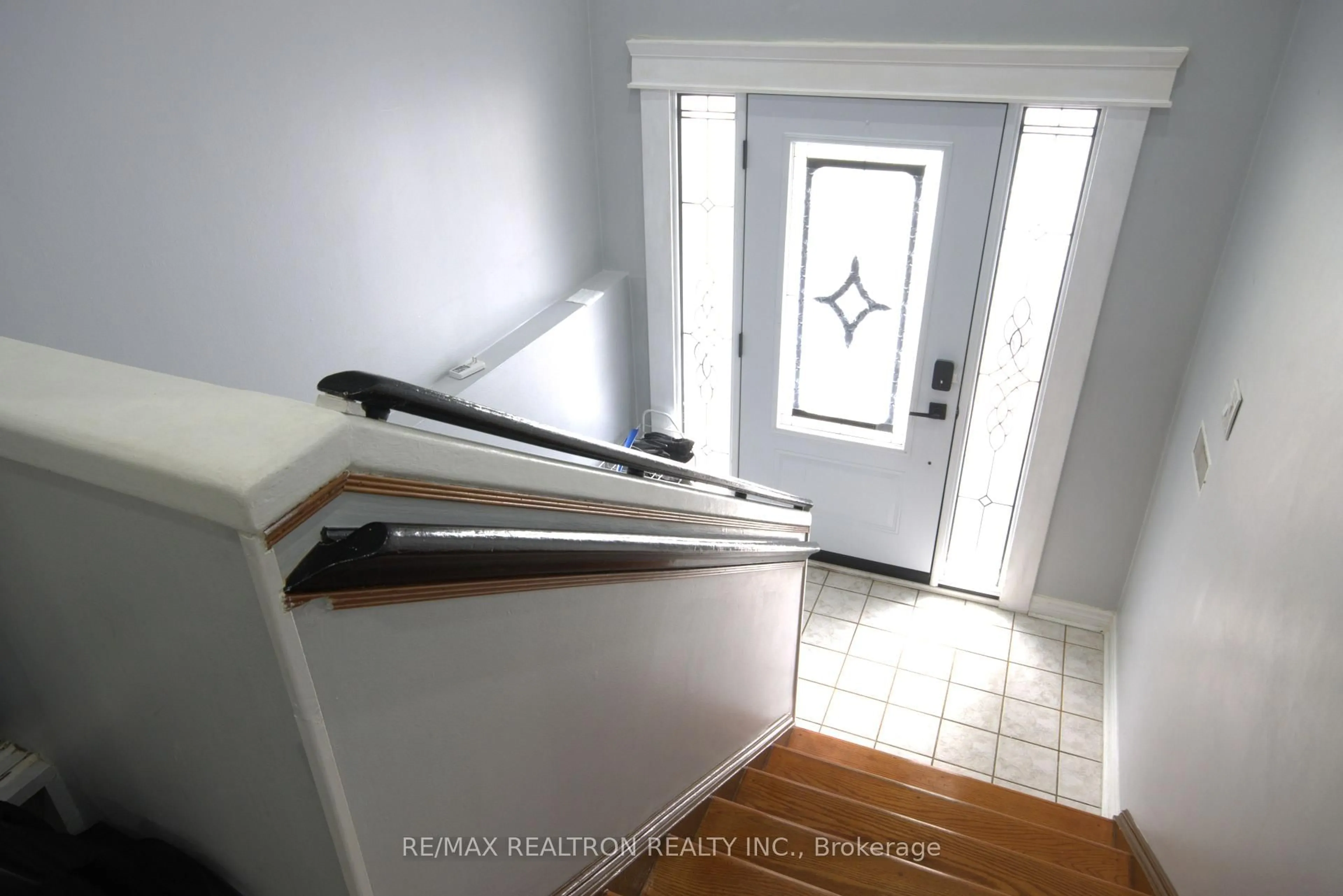 Indoor entryway for 187 Apache Tr, Toronto Ontario M2H 2J3