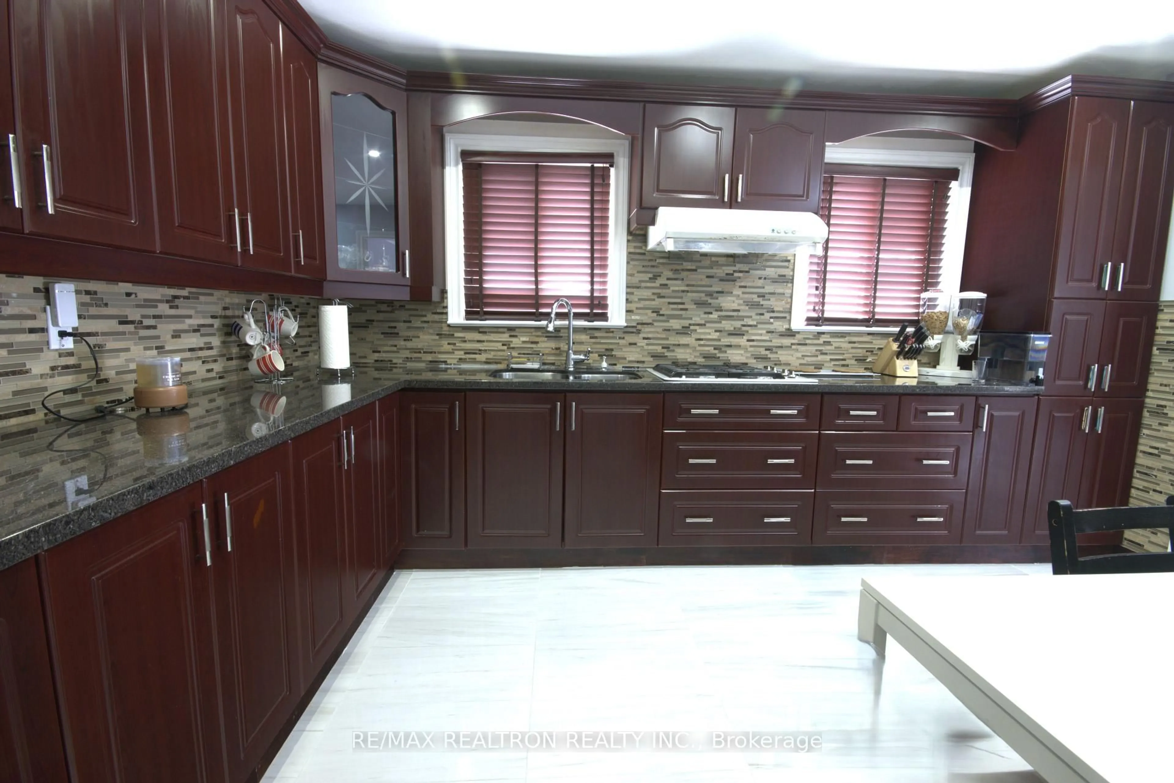 Contemporary kitchen, ceramic/tile floor for 187 Apache Tr, Toronto Ontario M2H 2J3