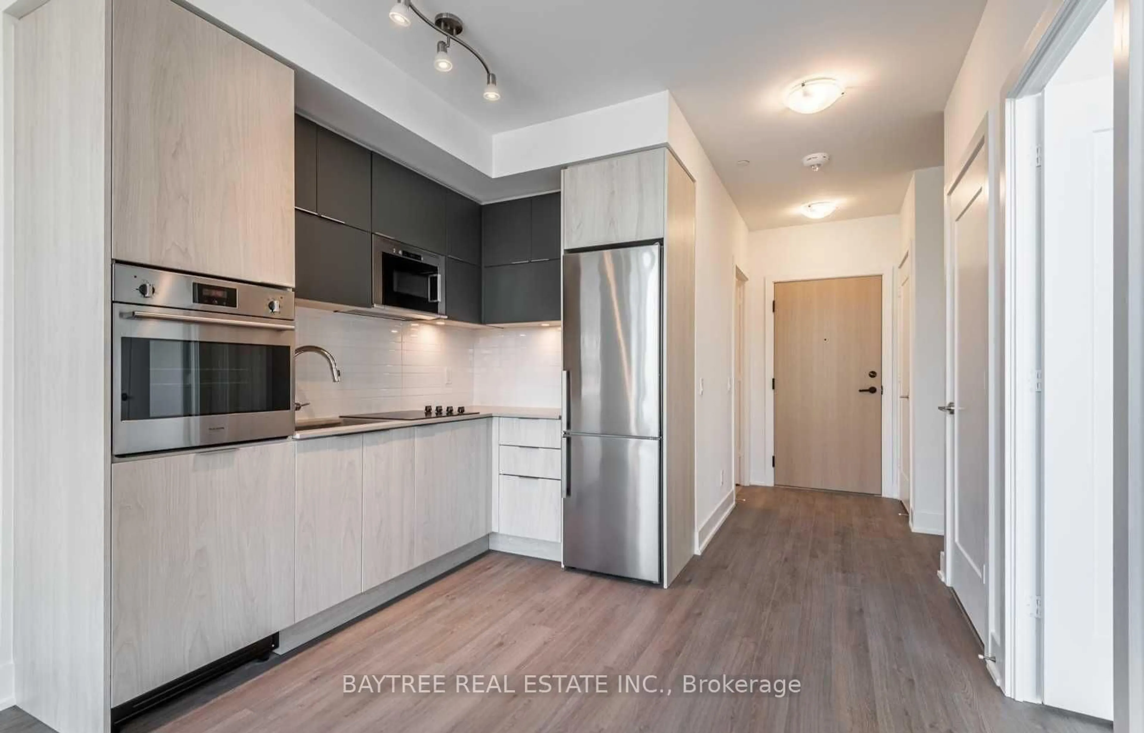 Standard kitchen, wood/laminate floor for 1 Belsize Dr #518, Toronto Ontario M4S 0B9
