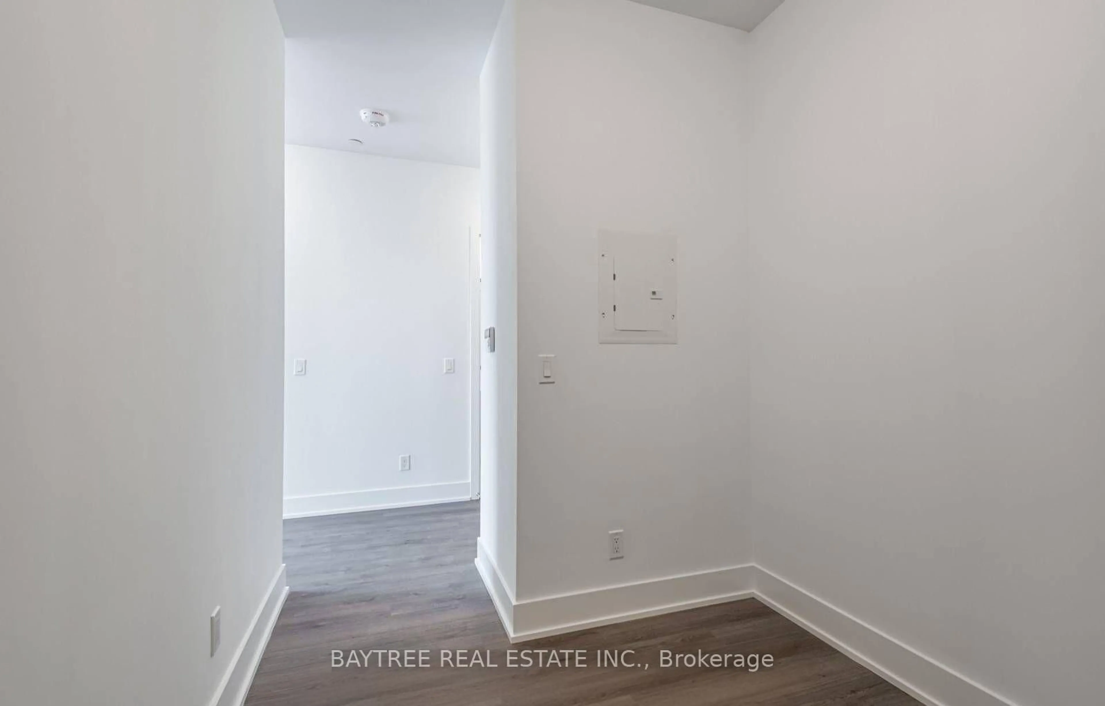 A pic of a room for 1 Belsize Dr #518, Toronto Ontario M4S 0B9
