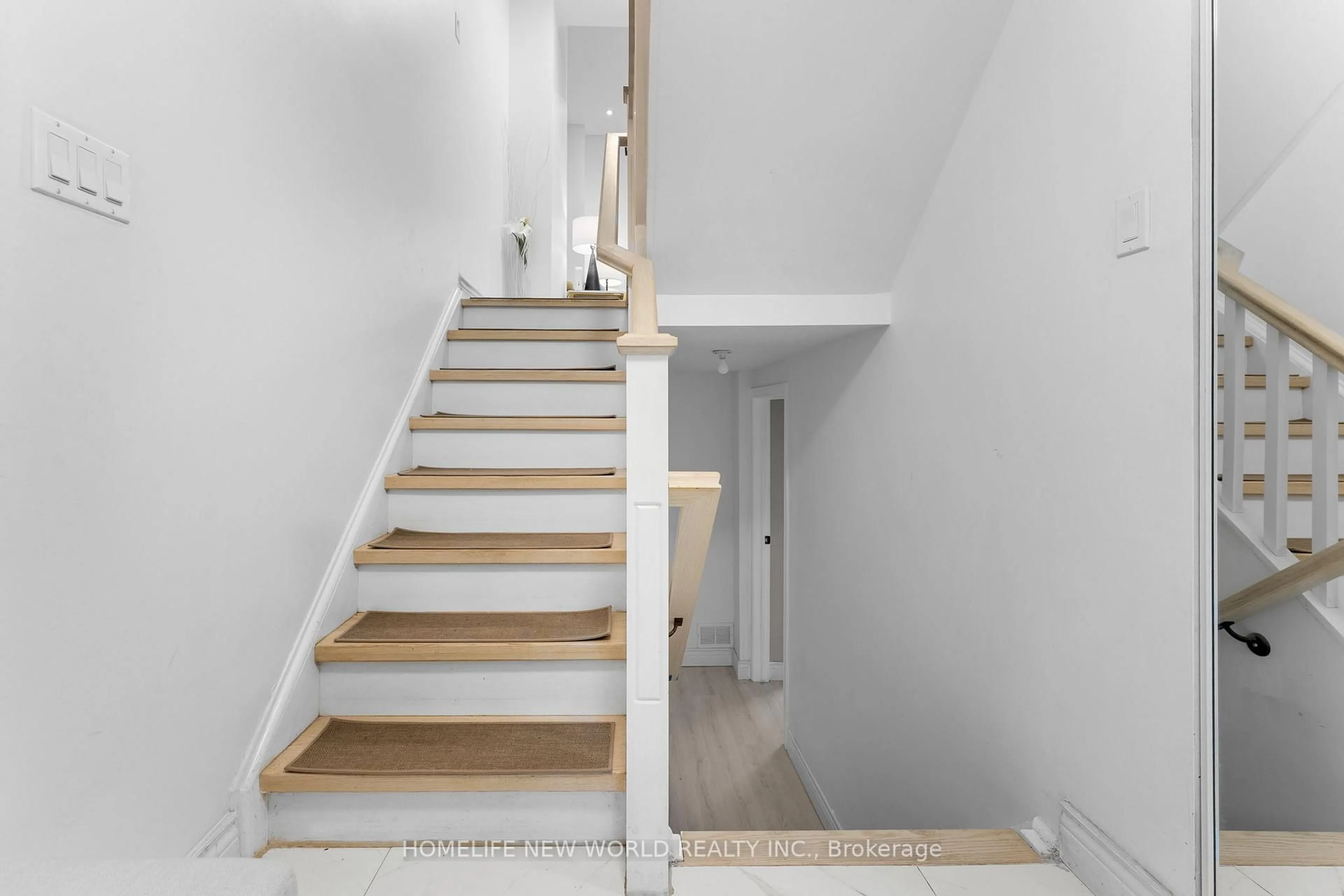 Stairs for 87 Song Meadoway, Toronto Ontario M2H 2T9