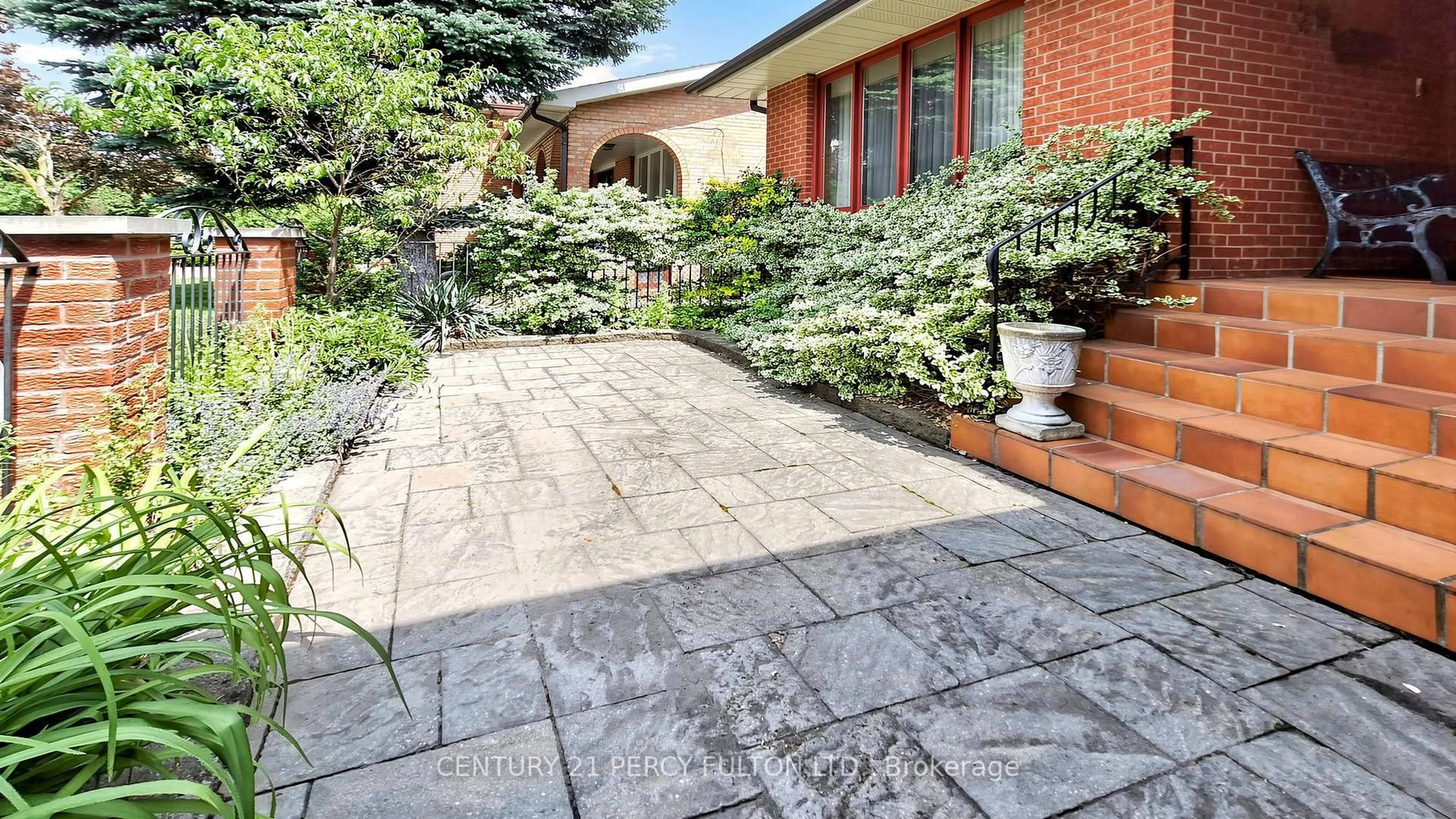 Patio, street for 29 Ernest Ave, Toronto Ontario M2J 3T4