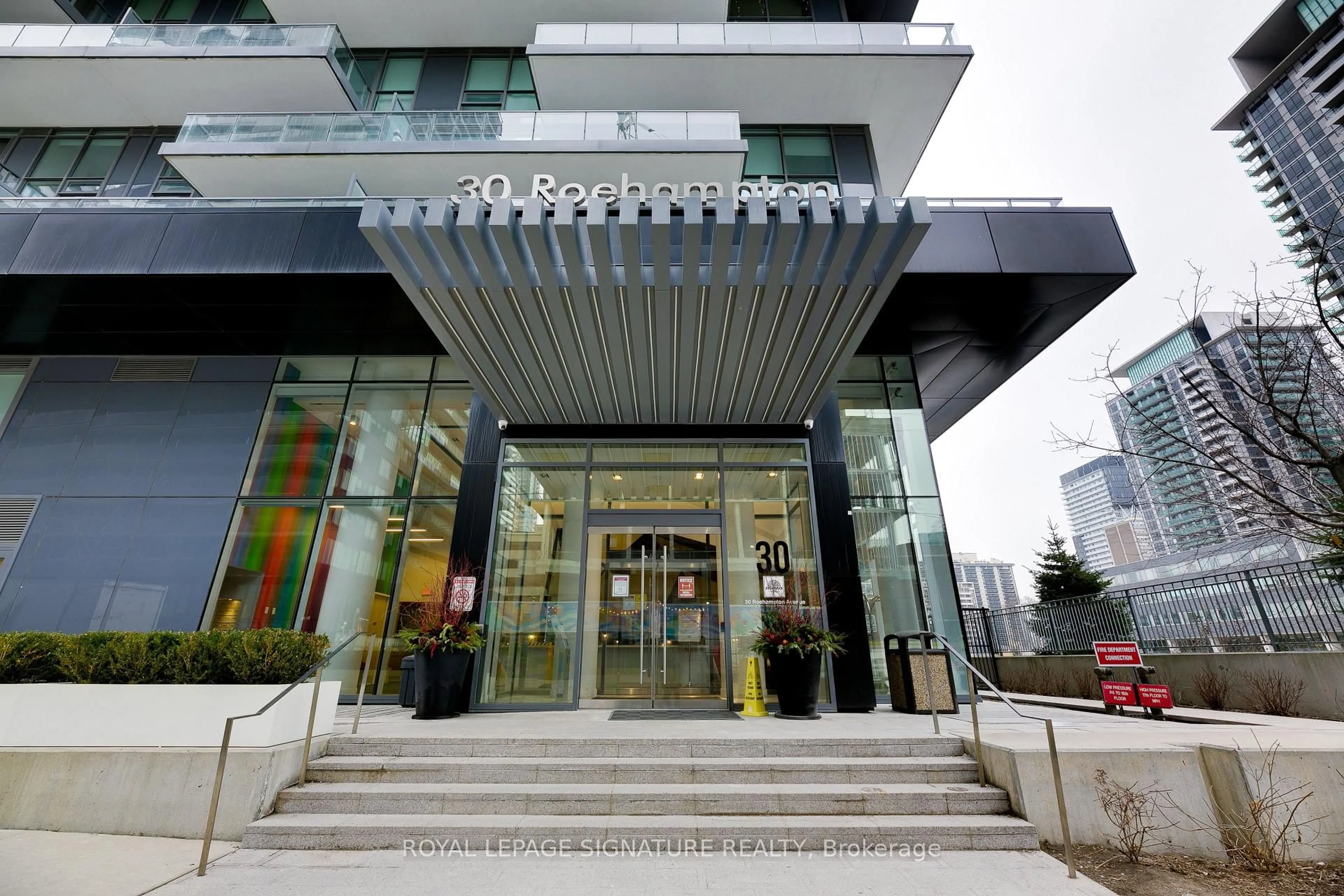 Indoor foyer for 30 Roehampton Ave #806, Toronto Ontario M4P 0B9