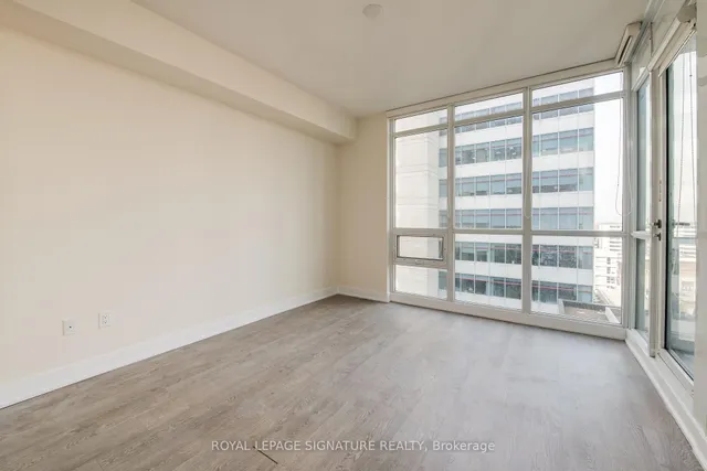 30 Roehampton Ave #806, Toronto 5