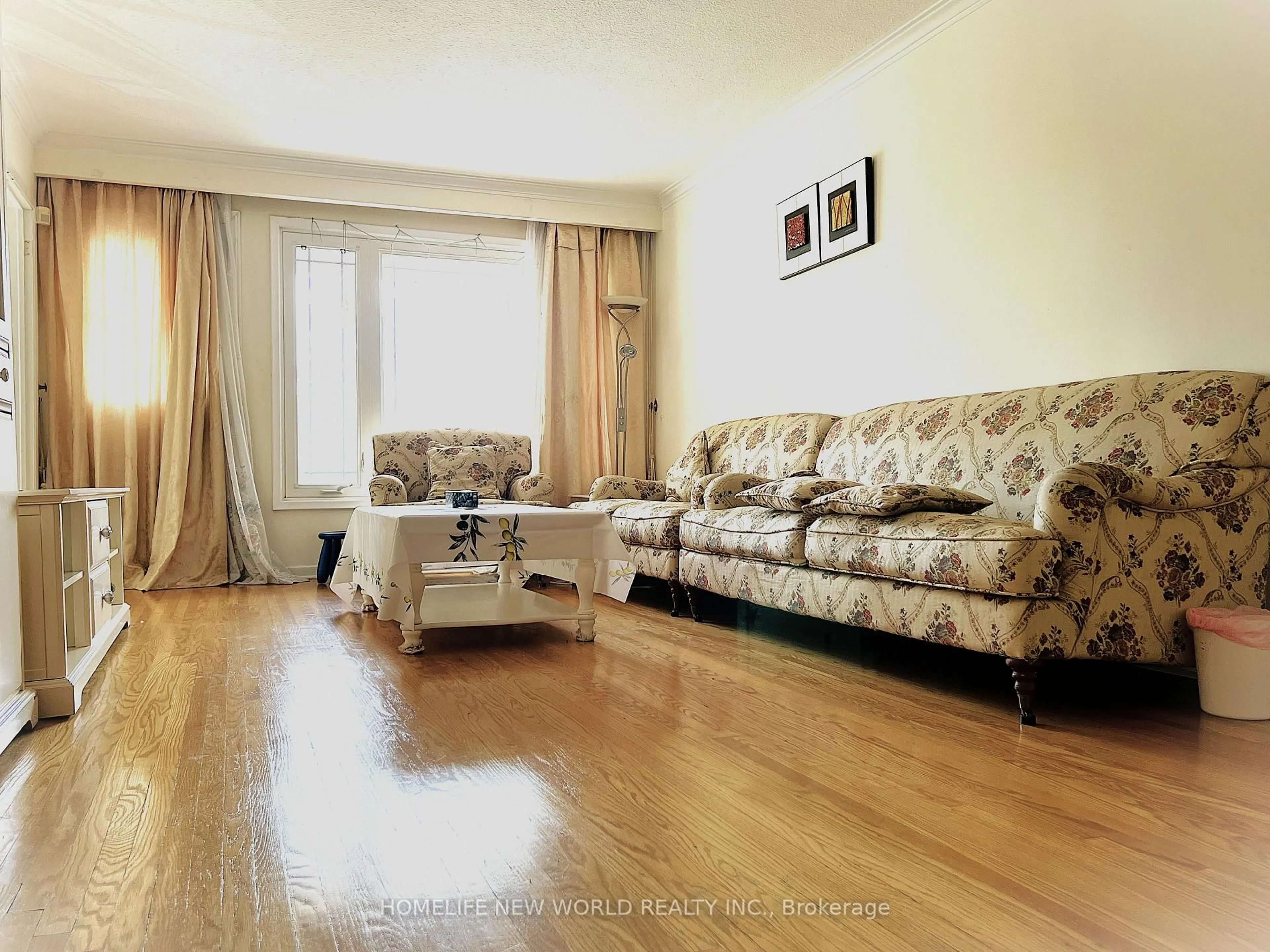 Living room with furniture, unknown for 28 Greyhound Dr, Toronto Ontario M2H 1K3