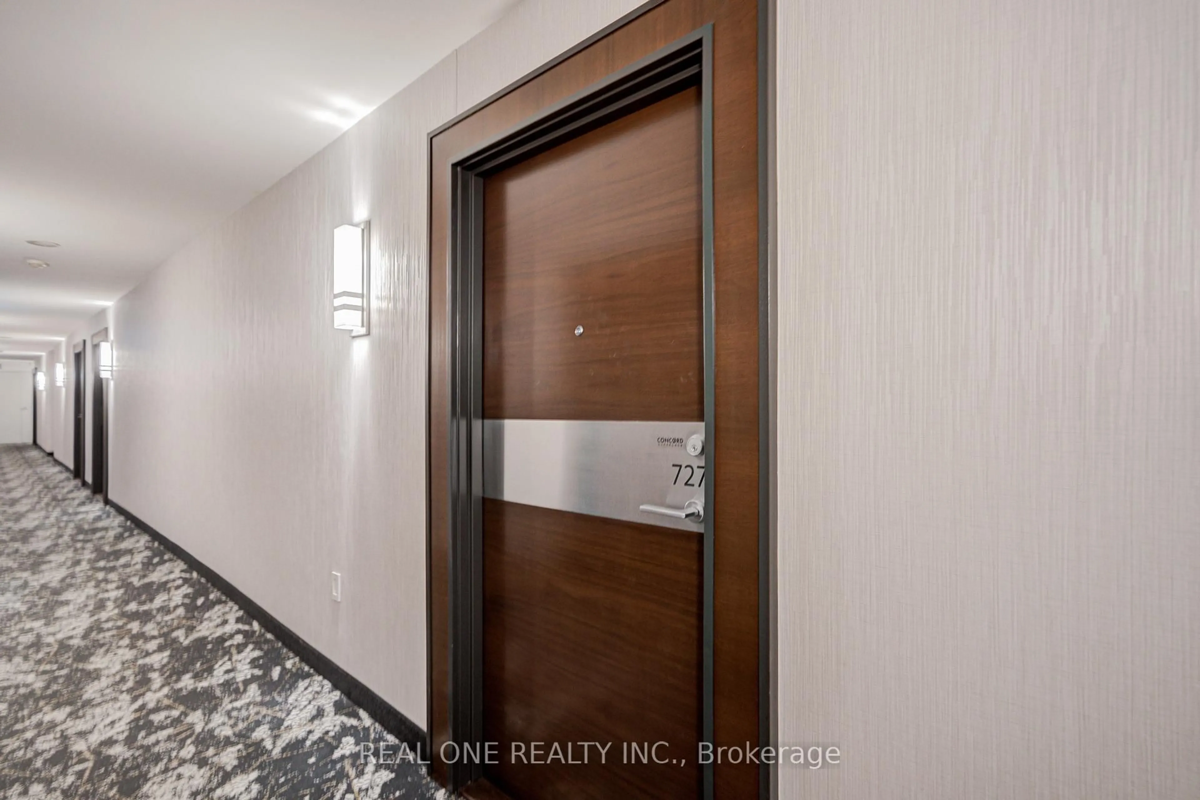 Indoor entryway for 10 Capreol Crt #727, Toronto Ontario M5V 4B3