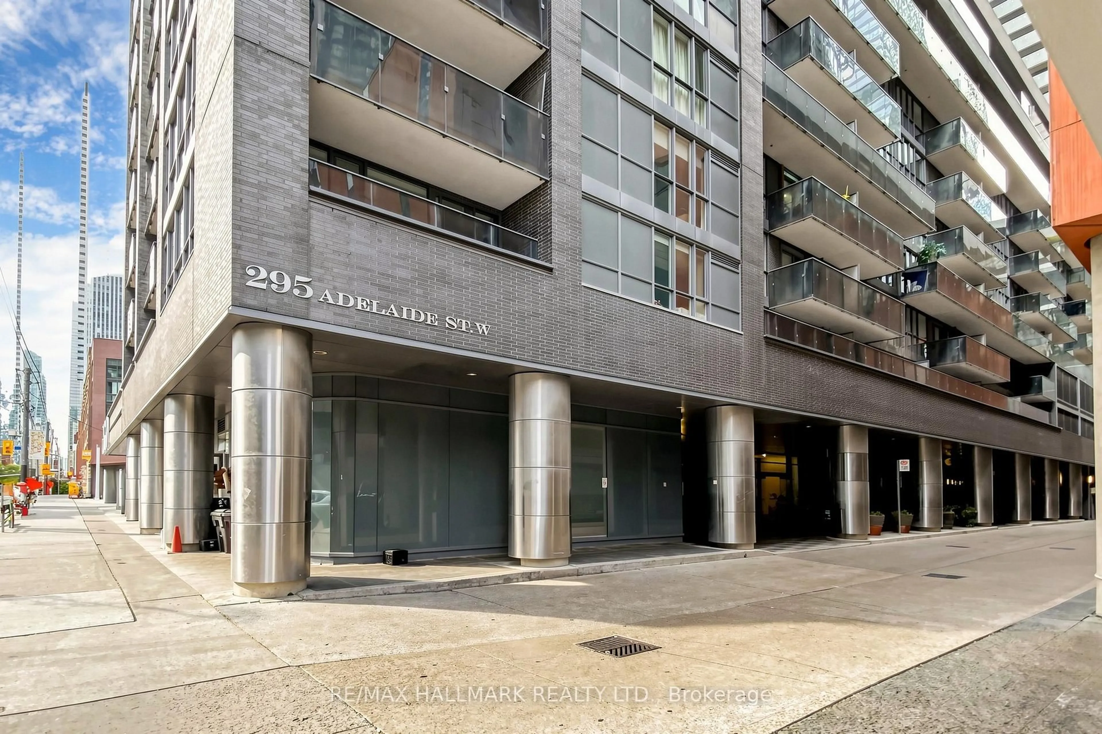 Indoor foyer for 295 Adelaide St #313, Toronto Ontario M5V 0L4
