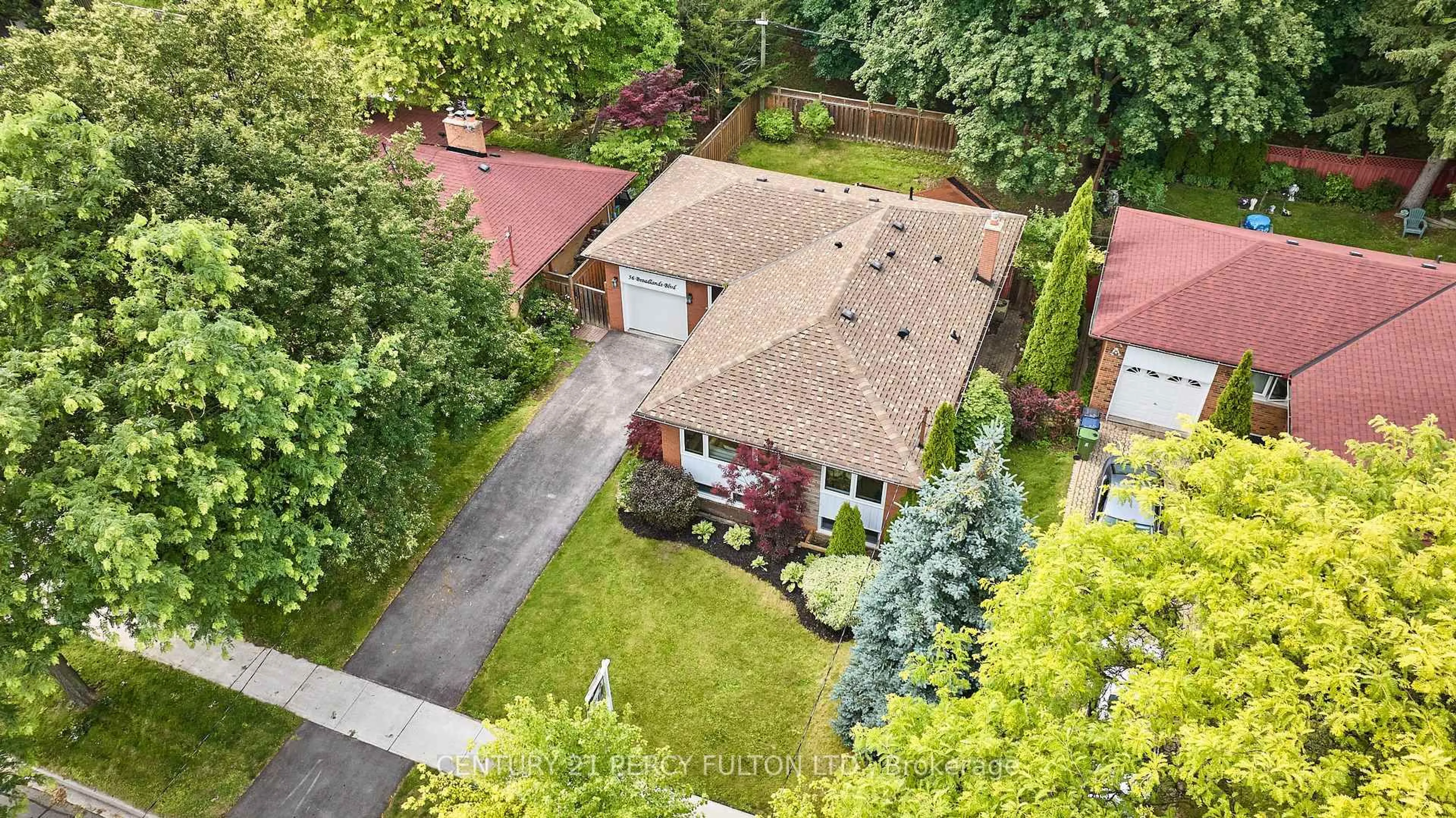 A pic from outside/outdoor area/front of a property/back of a property/a pic from drone, street for 56 Broadlands Blvd, Toronto Ontario M3A 1J3