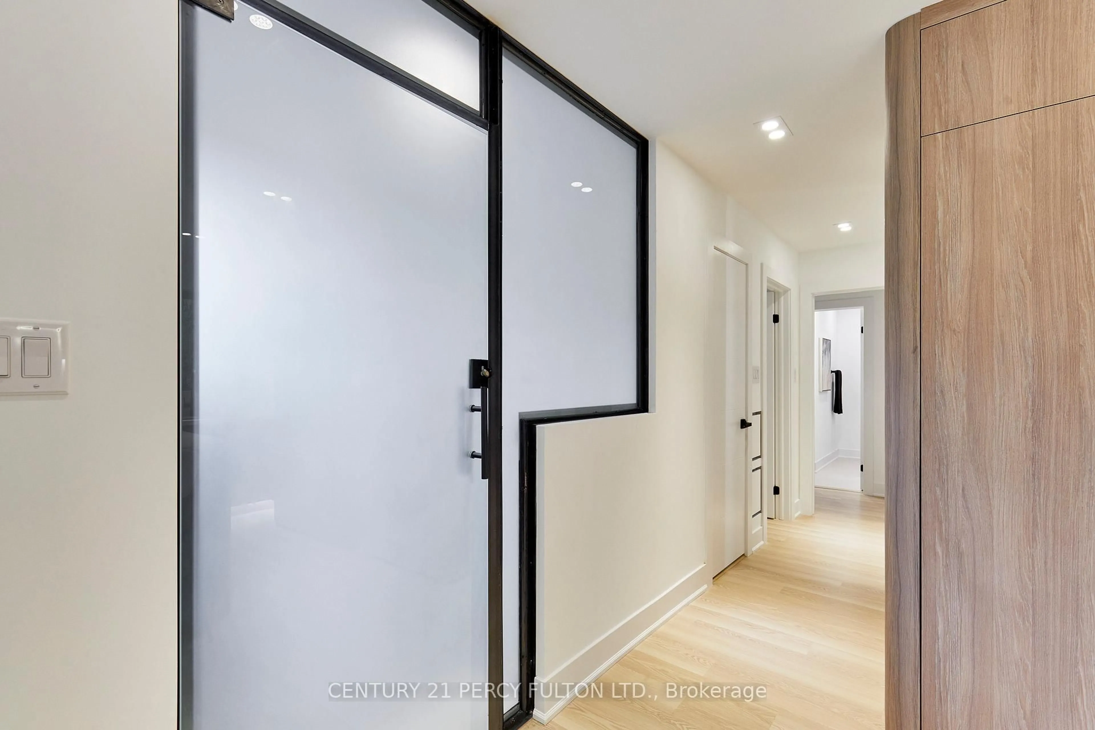 Indoor entryway for 56 Broadlands Blvd, Toronto Ontario M3A 1J3
