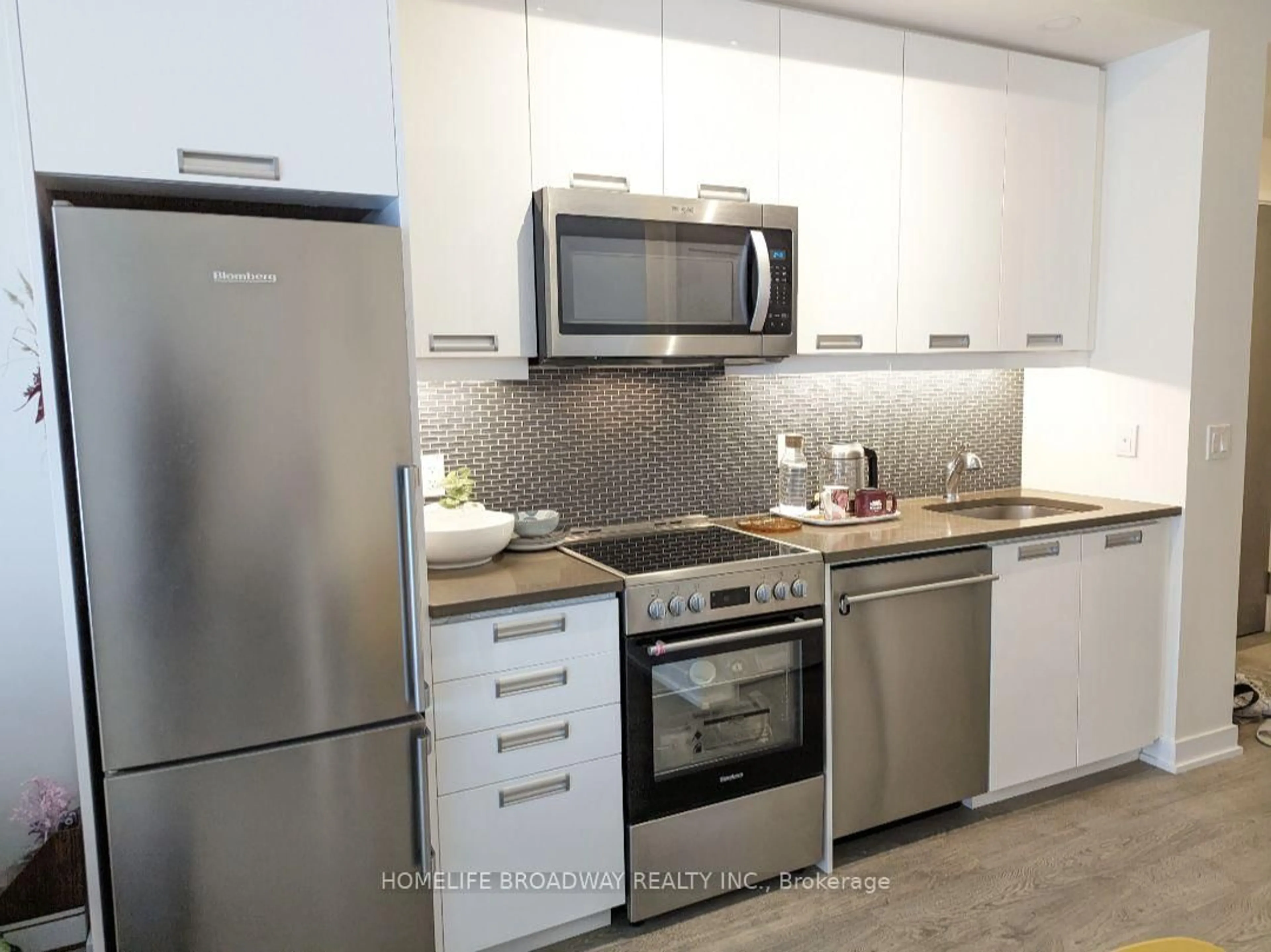 Standard kitchen, unknown for 99 John St #1706, Toronto Ontario M5V 0S6