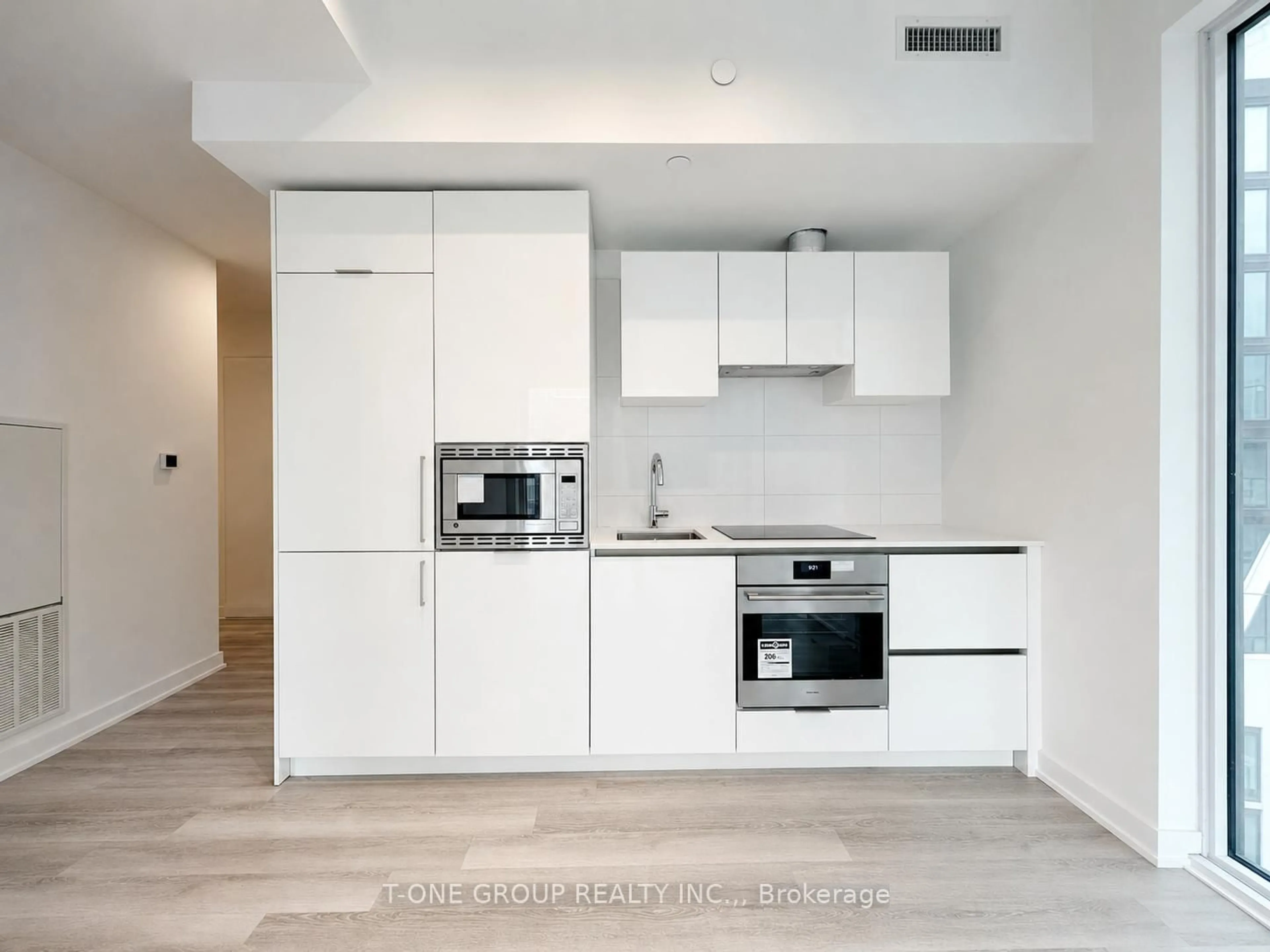 Standard kitchen, unknown for 121 St. Patrick St #1421, Toronto Ontario M5T 0B8