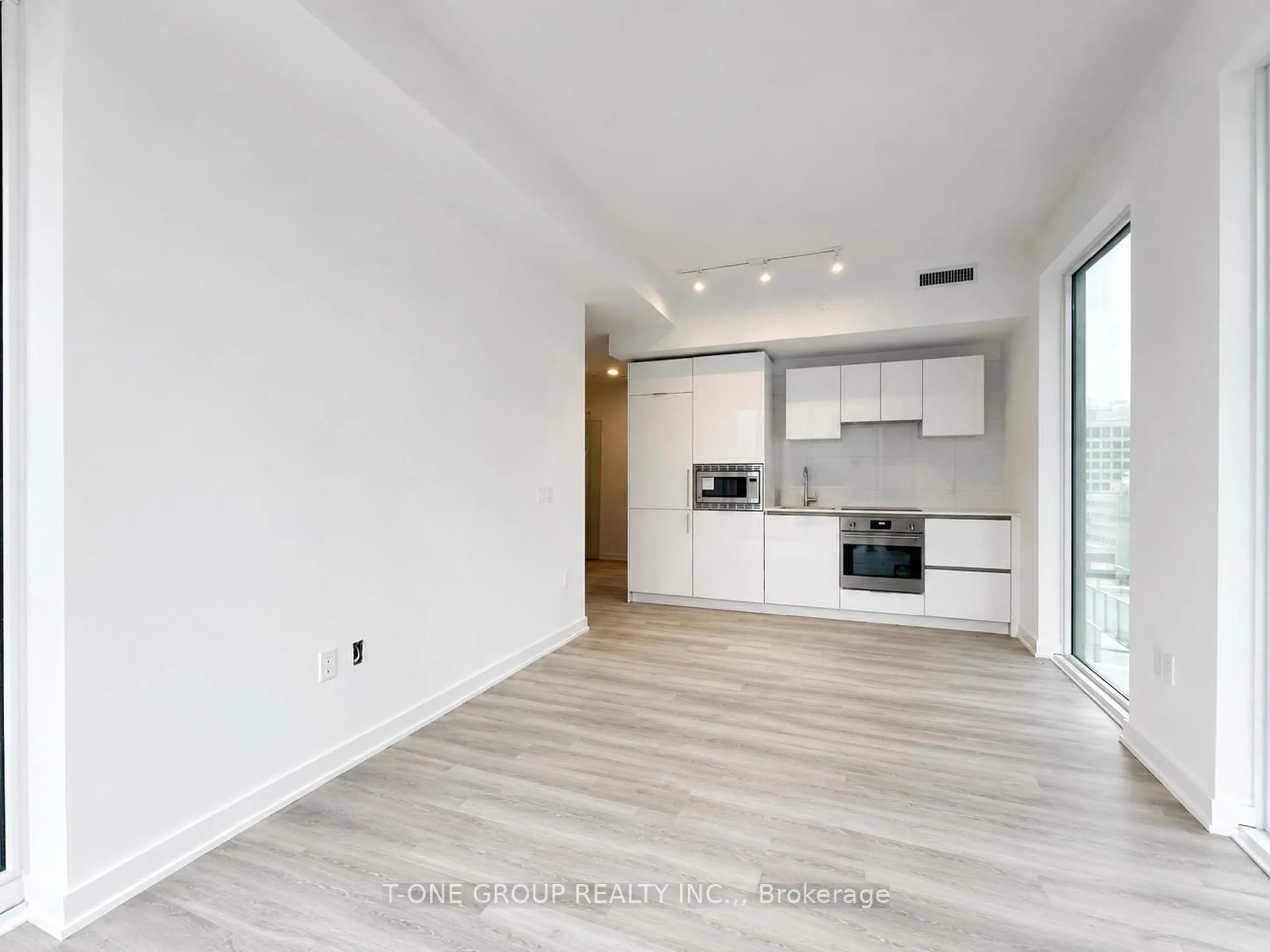 Unknown for 121 St. Patrick St #1421, Toronto Ontario M5T 0B8
