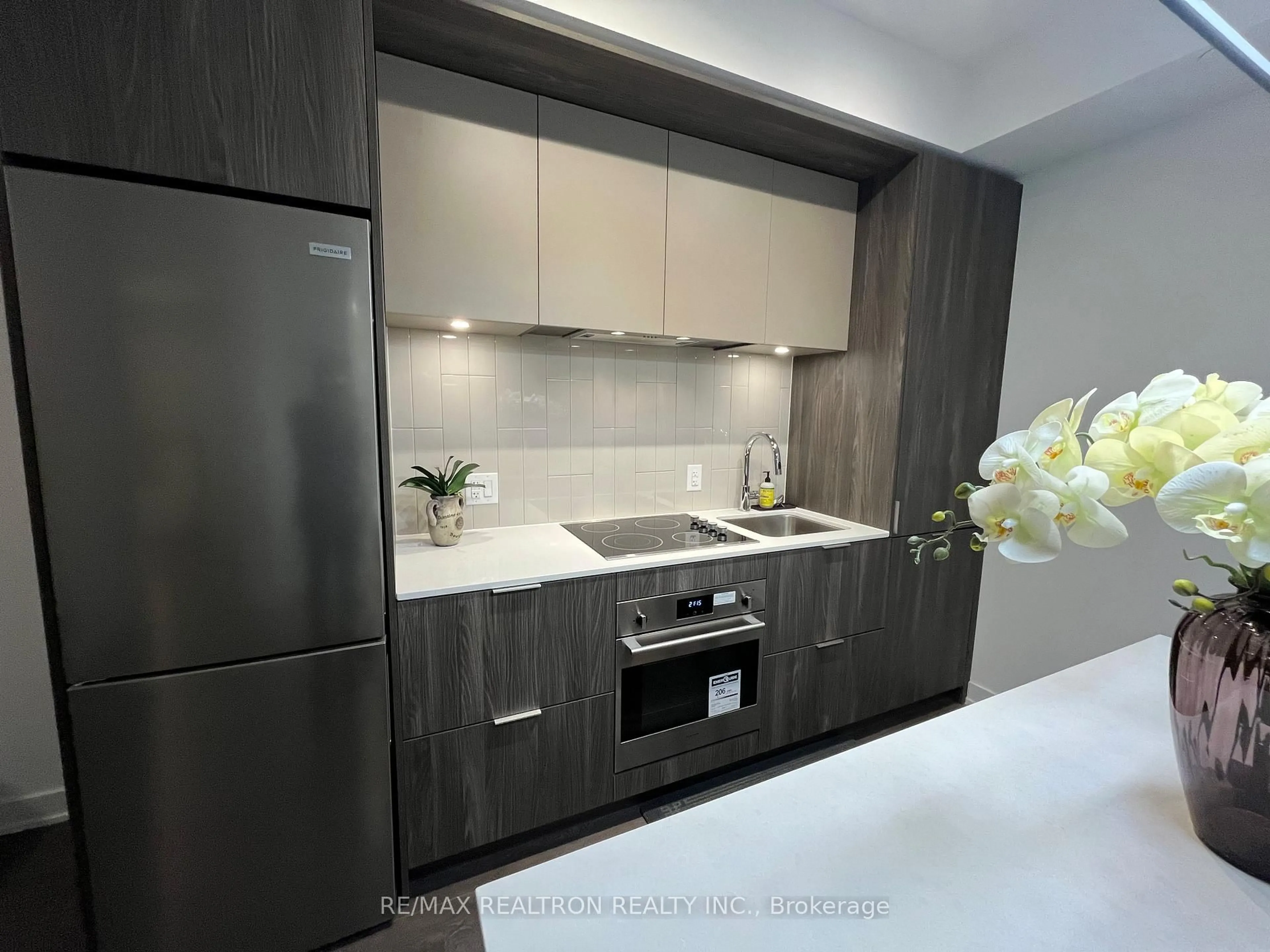 Contemporary kitchen, unknown for 130 River St #901, Toronto Ontario M5A 0R8