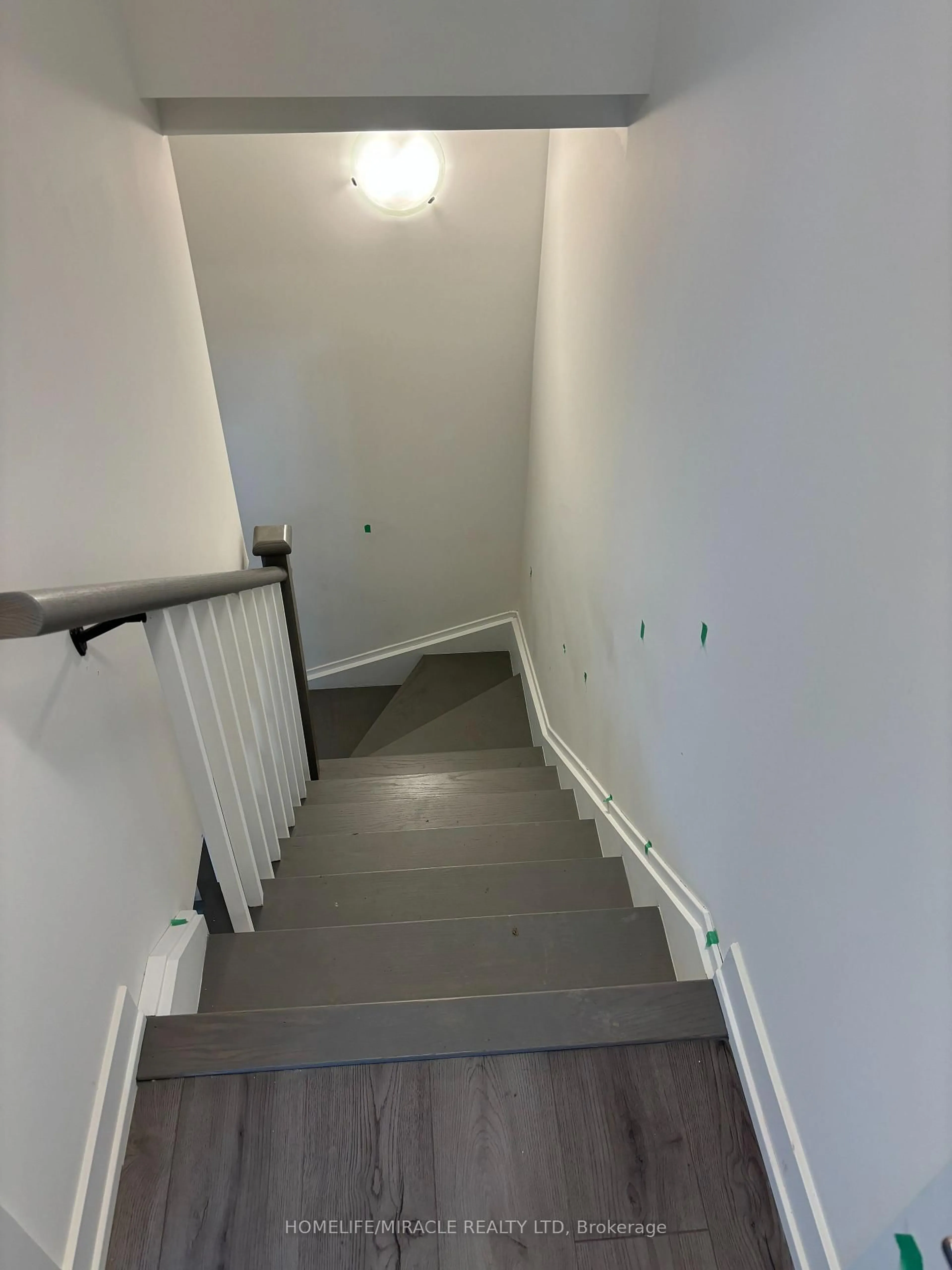 Stairs for 861 Sheppard Ave #61 BlkB, Toronto Ontario M3H 0E9