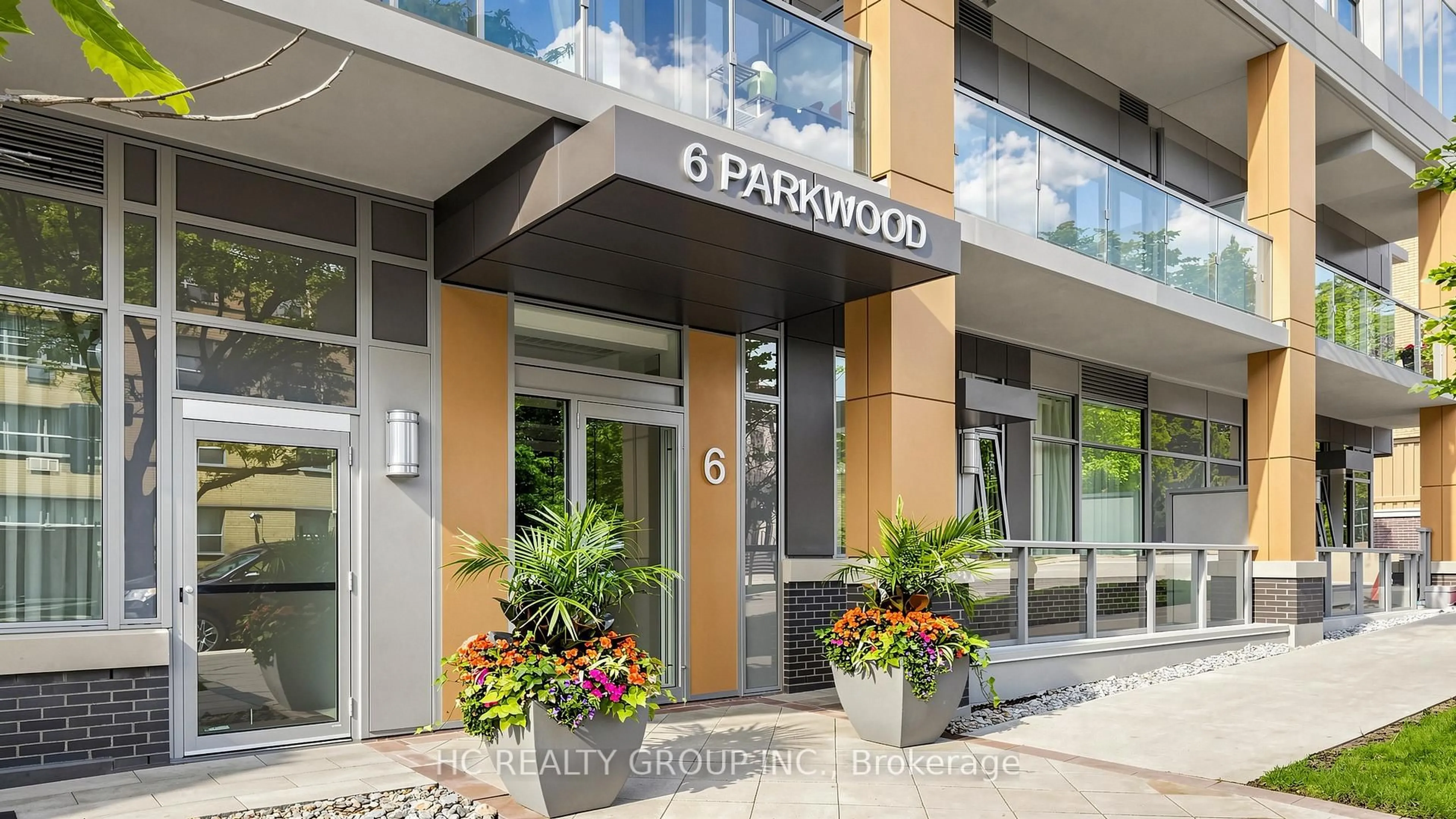 Indoor foyer for 6 Parkwood Ave #701, Toronto Ontario M4V 0A3