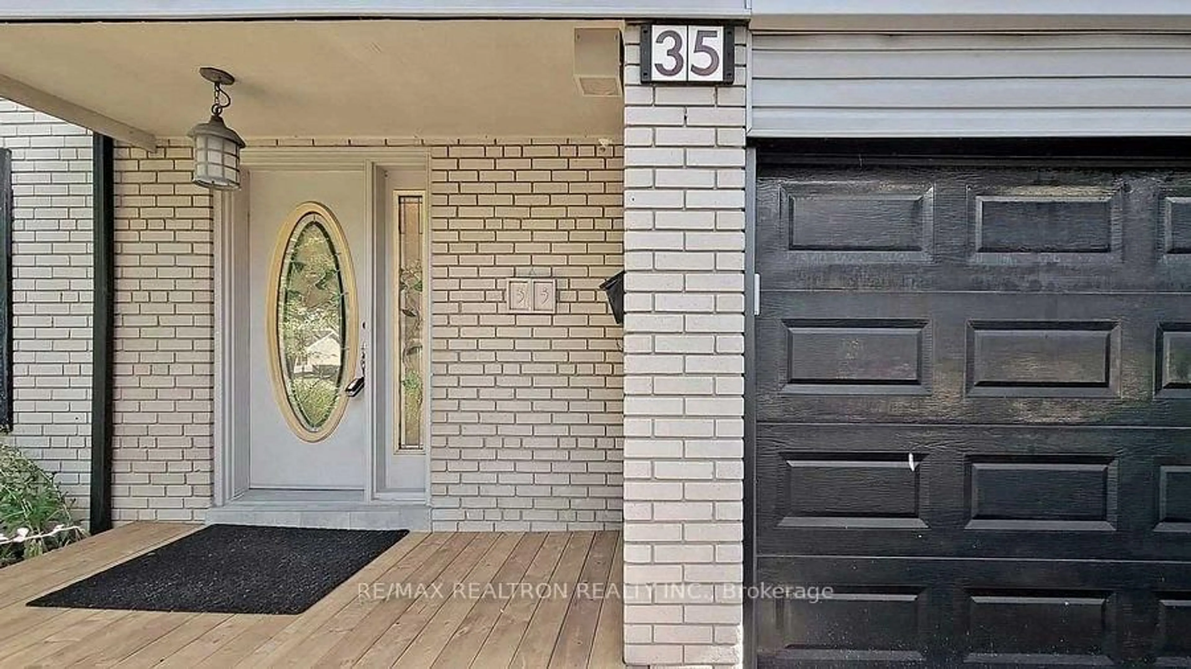 Indoor entryway for 35 Rochelle Cres, Toronto Ontario M2J 1Y3