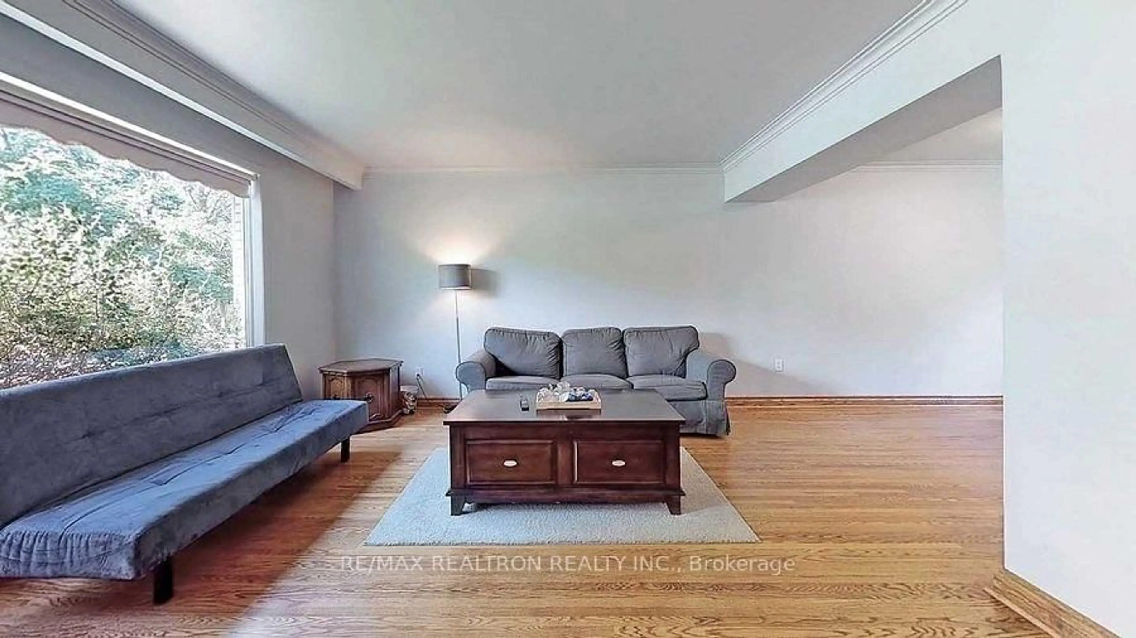 Living room with furniture, wood/laminate floor for 35 Rochelle Cres, Toronto Ontario M2J 1Y3