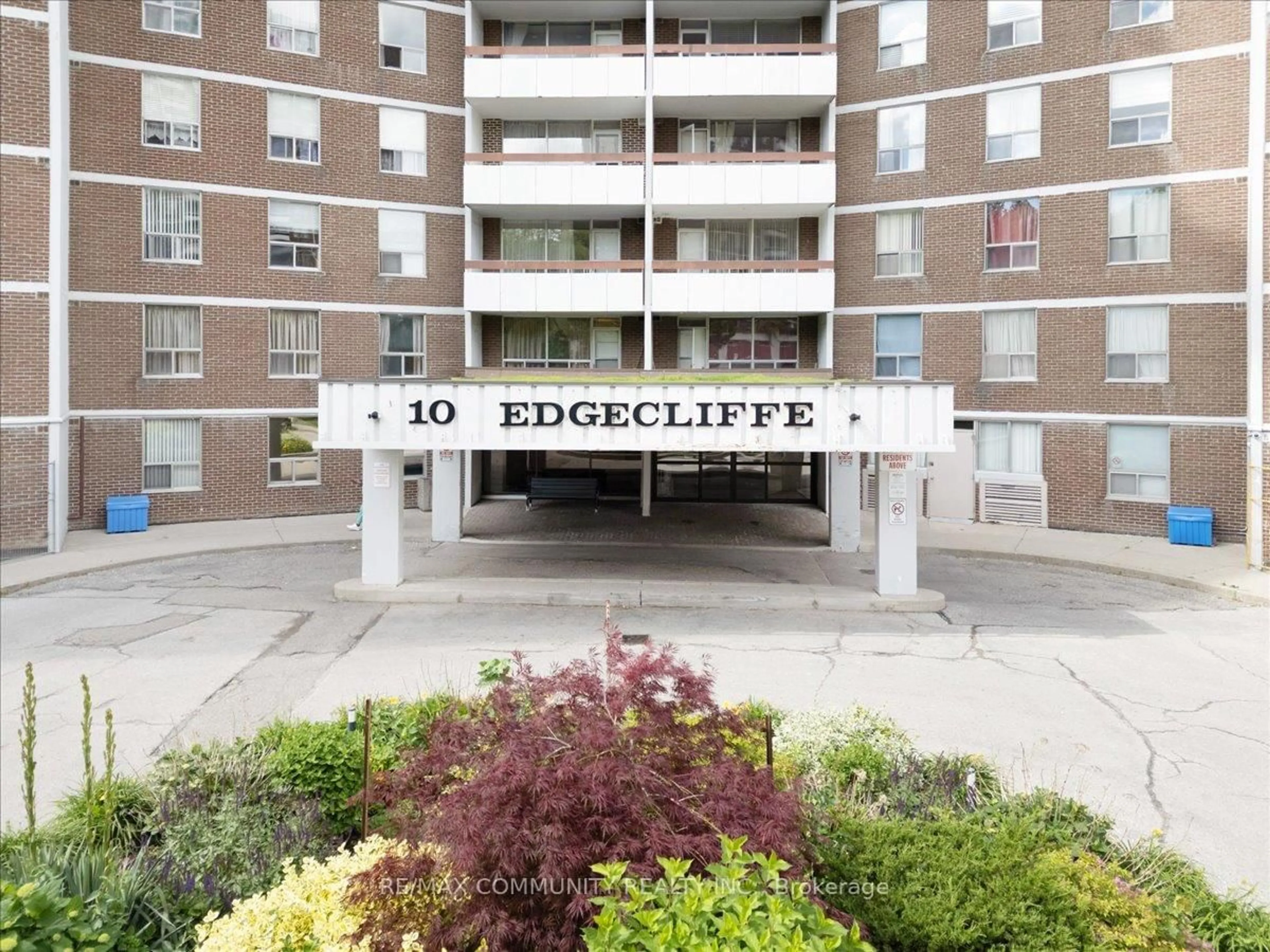 Indoor foyer for 10 EDGECLIFFE Gfwy #1419, Toronto Ontario M3C 3A3