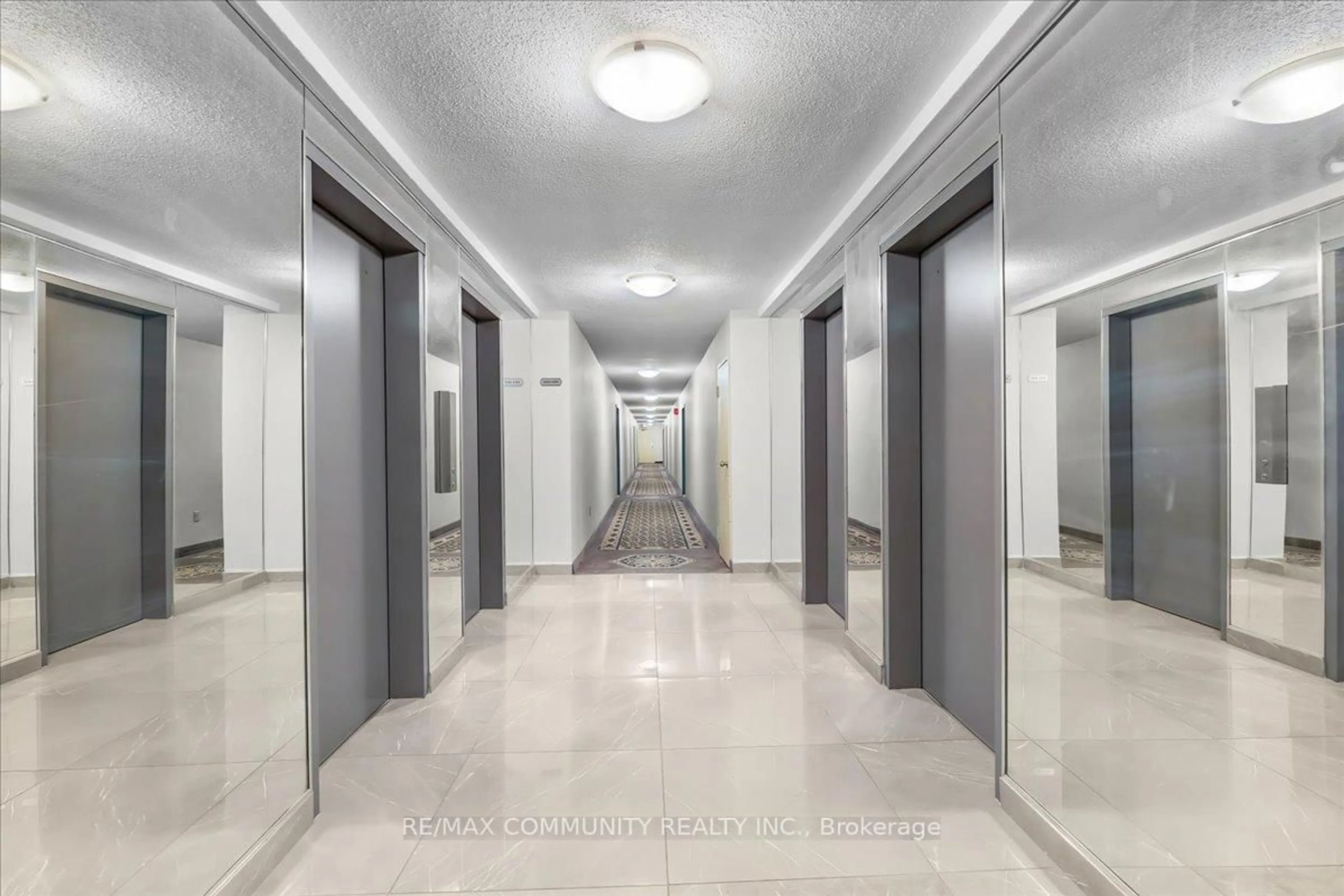 Indoor foyer for 10 EDGECLIFFE Gfwy #1419, Toronto Ontario M3C 3A3