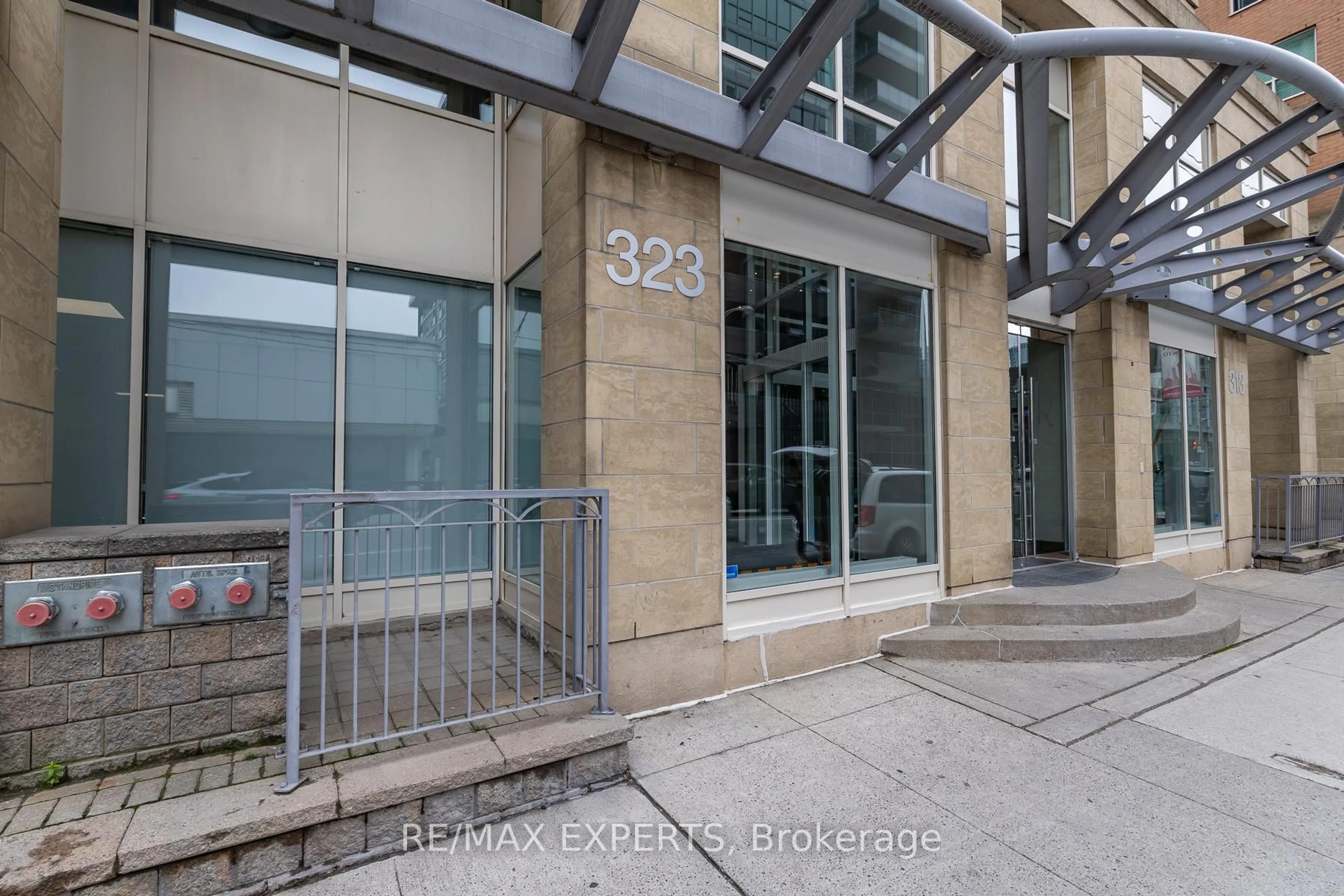 Indoor foyer for 323 Richmond St #1414, Toronto Ontario M5A 4R3
