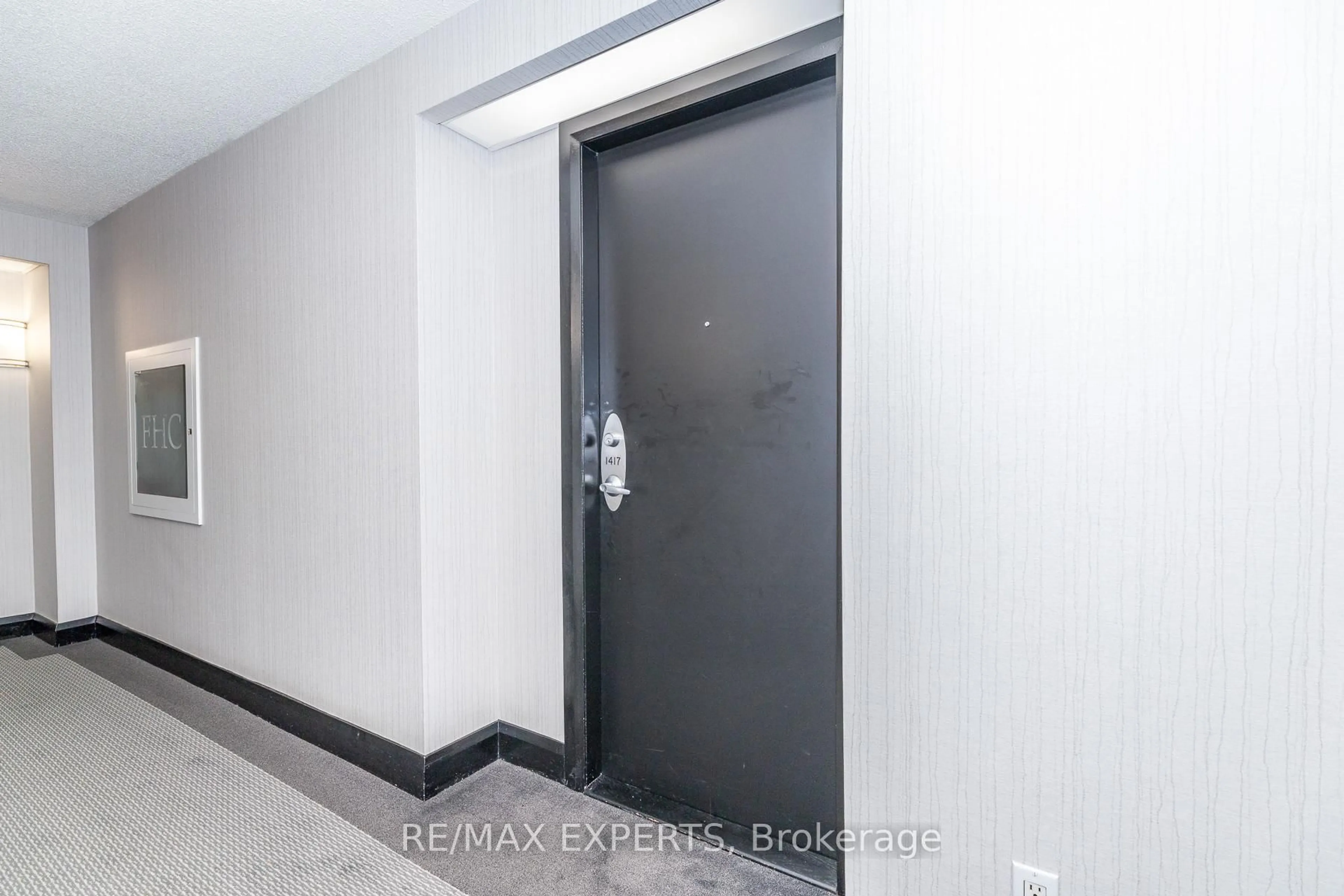 Indoor foyer for 323 Richmond St #1414, Toronto Ontario M5A 4R3