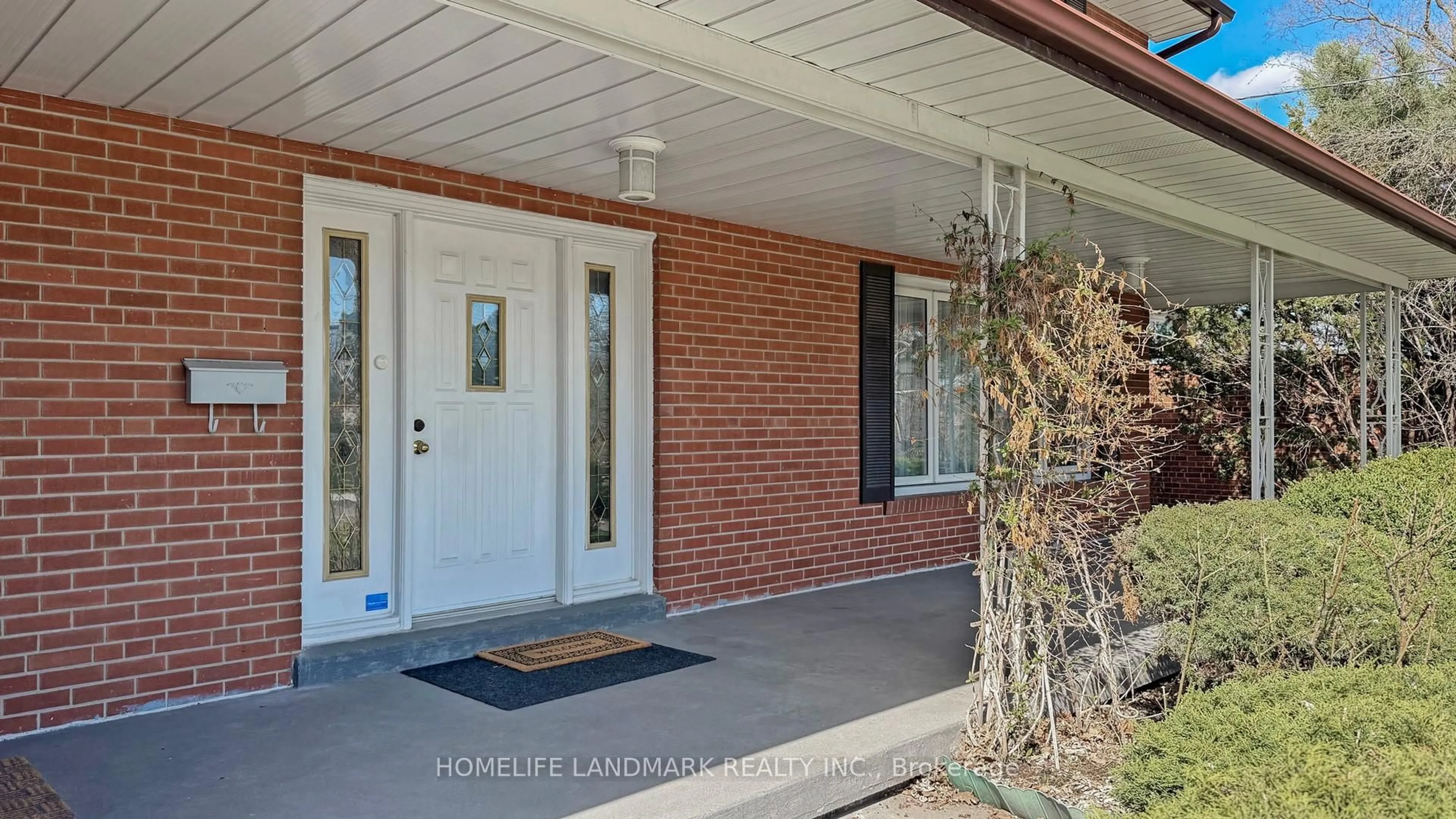 Indoor entryway for 568 Cummer Ave, Toronto Ontario M2K 2M4