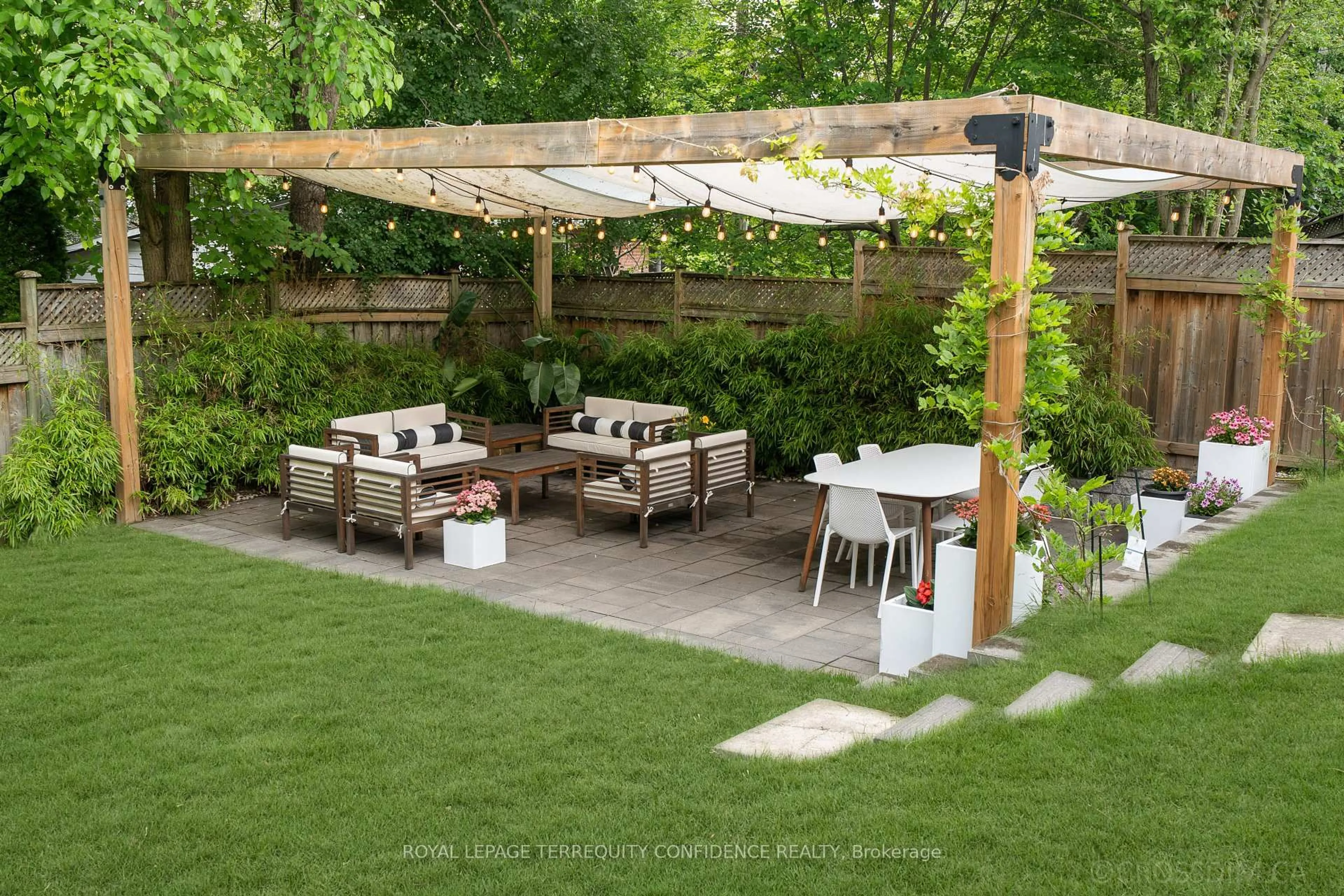 Patio, street for 58 Shippigan Cres, Toronto Ontario M2J 2G2