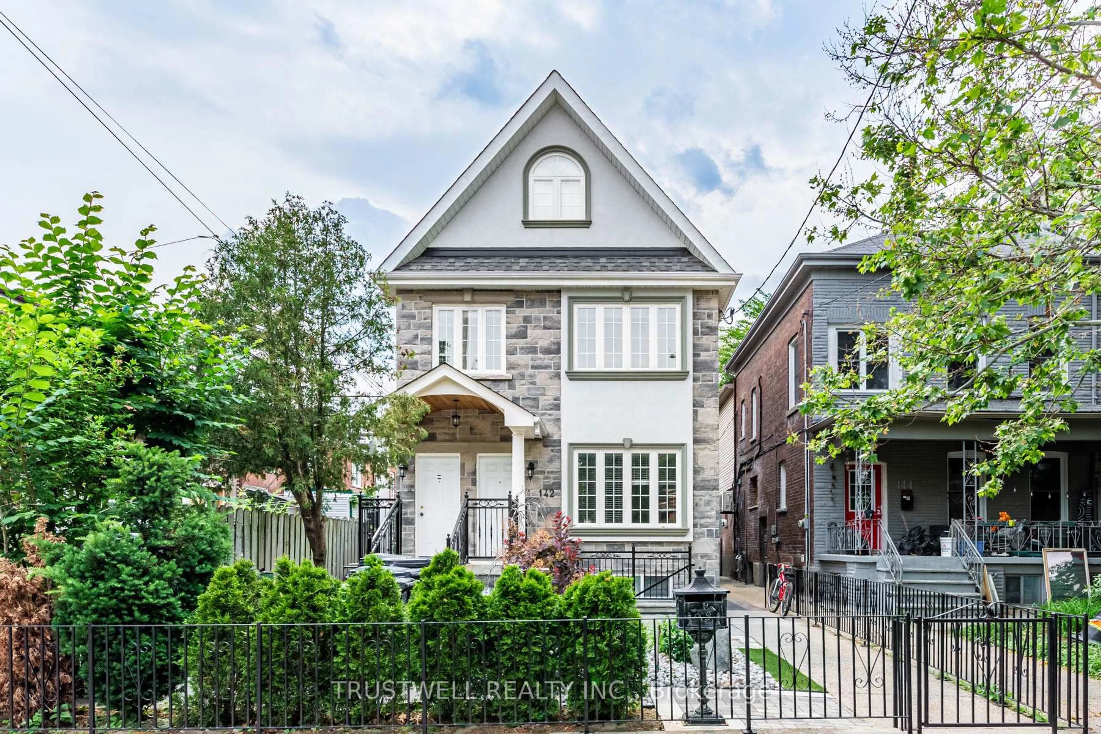 Home with brick exterior material, street for 142 Borden St, Toronto Ontario M5S 2N3