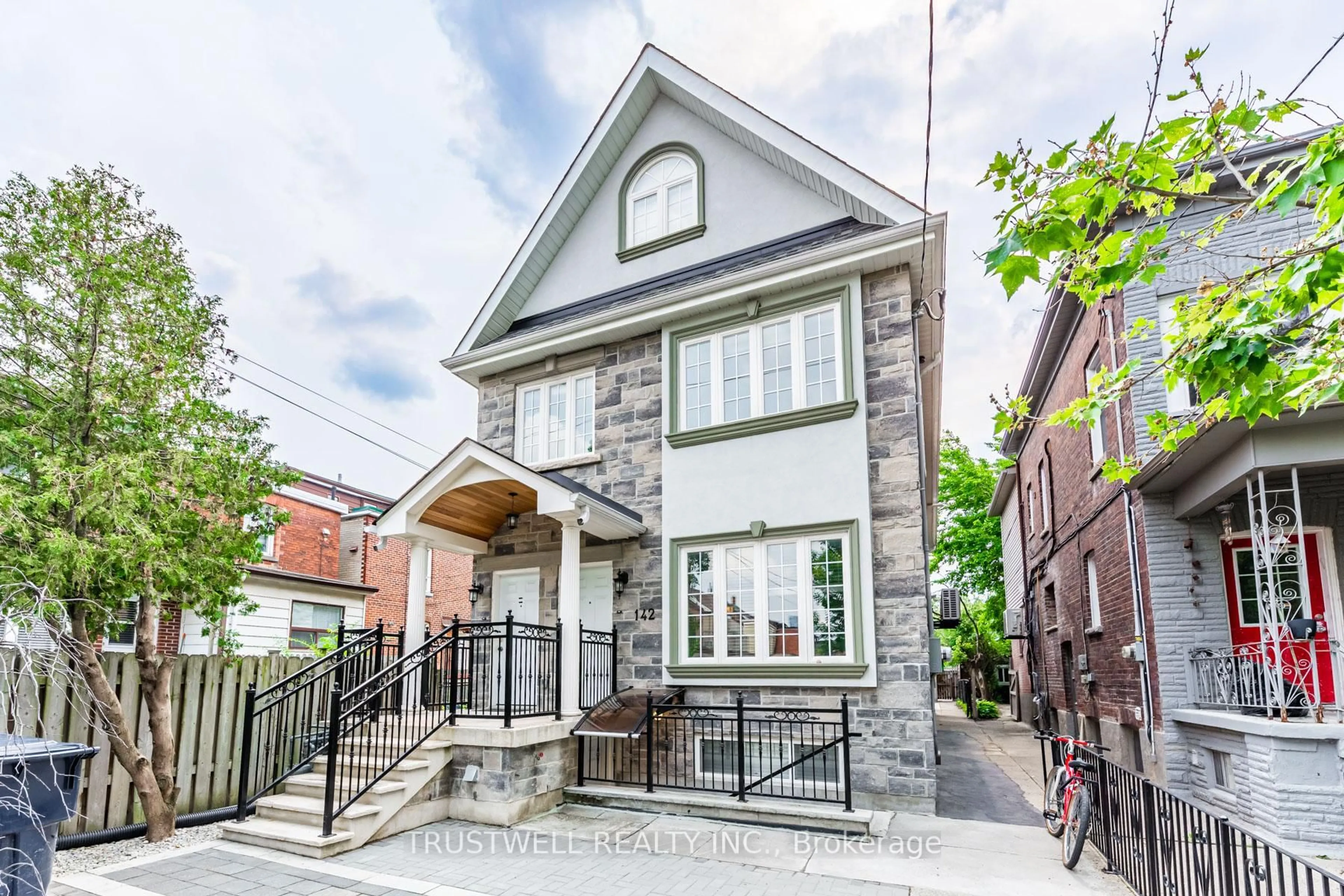 Home with brick exterior material, street for 142 Borden St, Toronto Ontario M5S 2N3