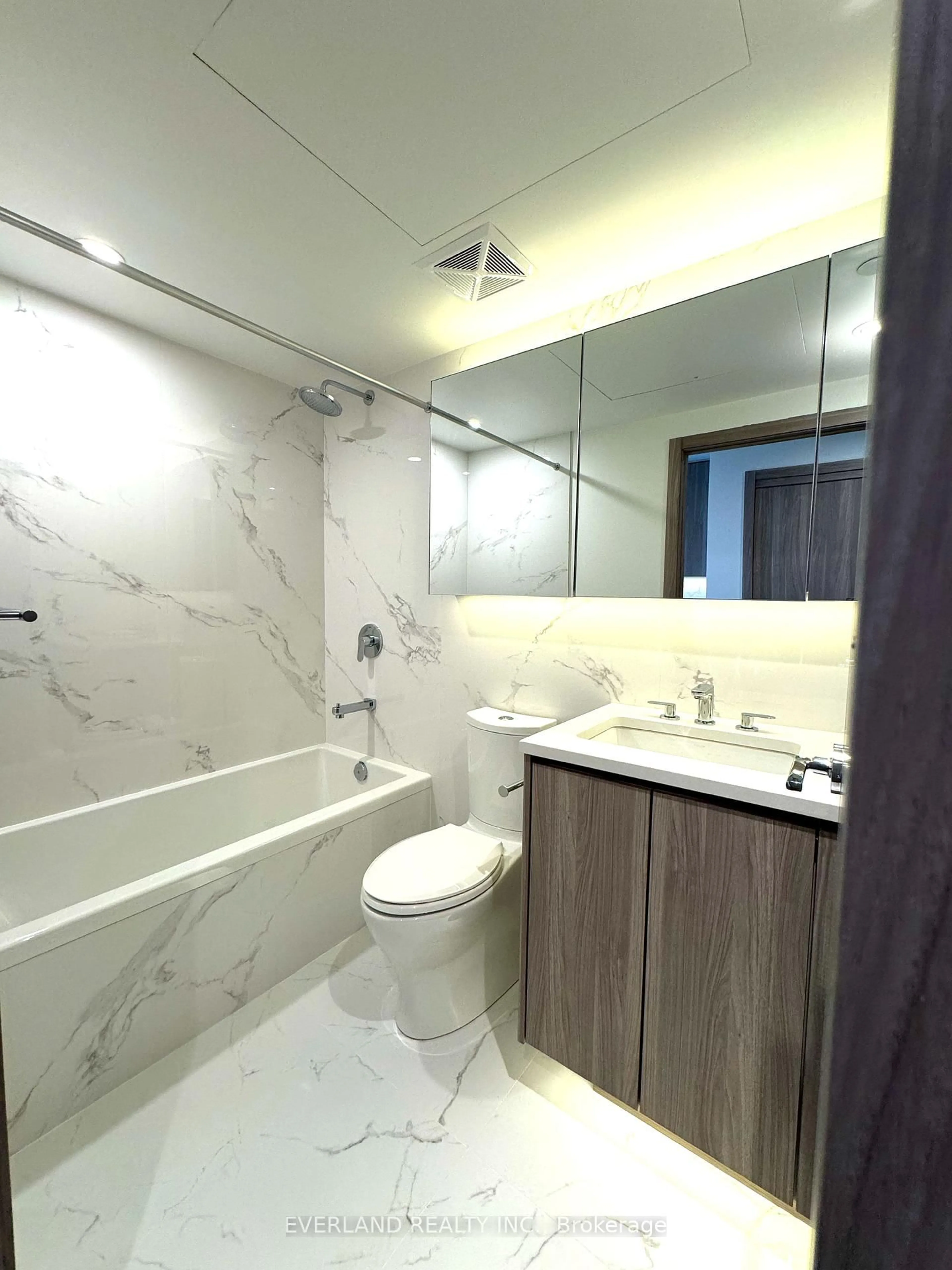 Standard bathroom, unknown for 25 Mcmahon Dr #710, Toronto Ontario M2K 0J1