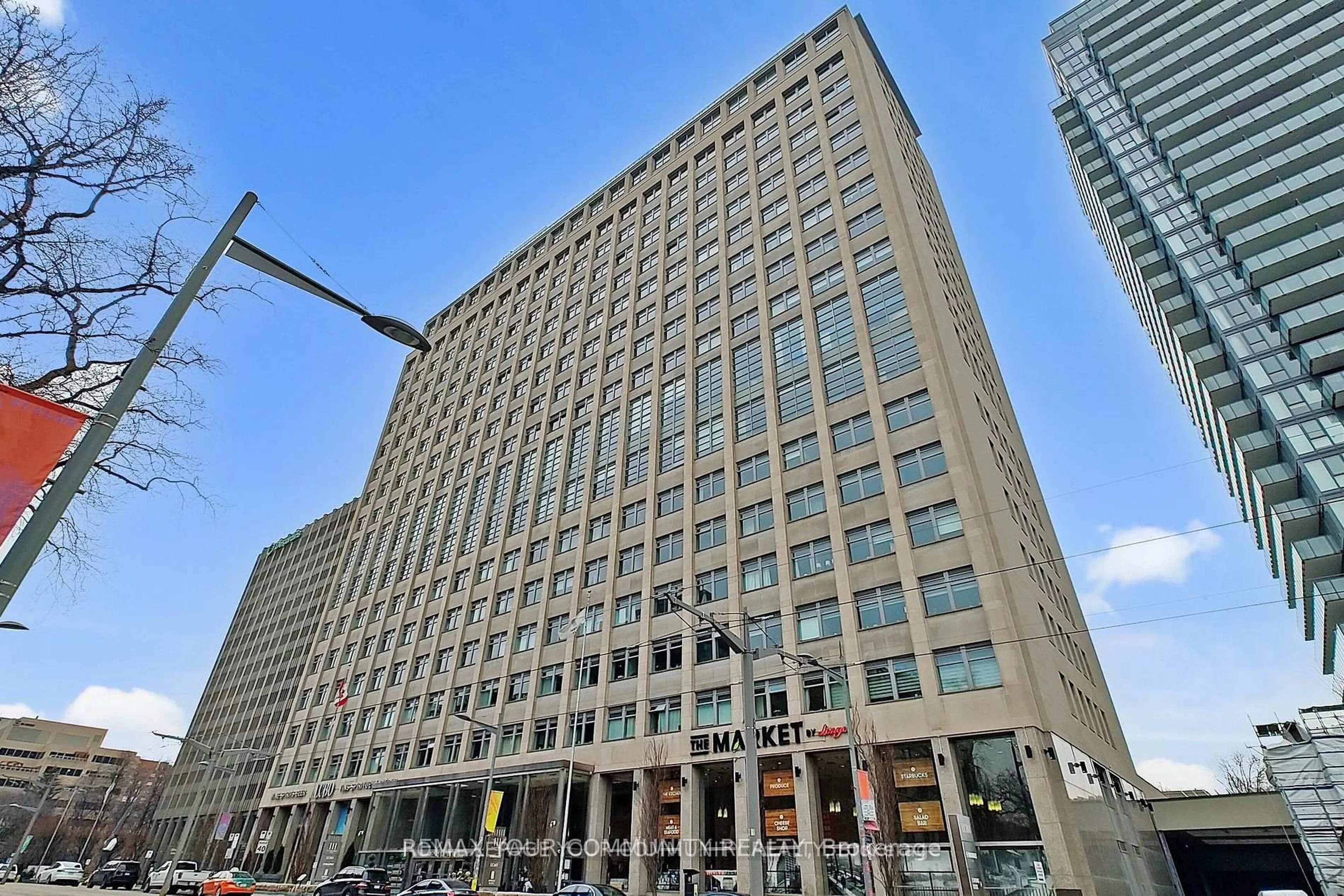 Indoor foyer for 111 St Clair Ave #1828, Toronto Ontario M4V 1N5