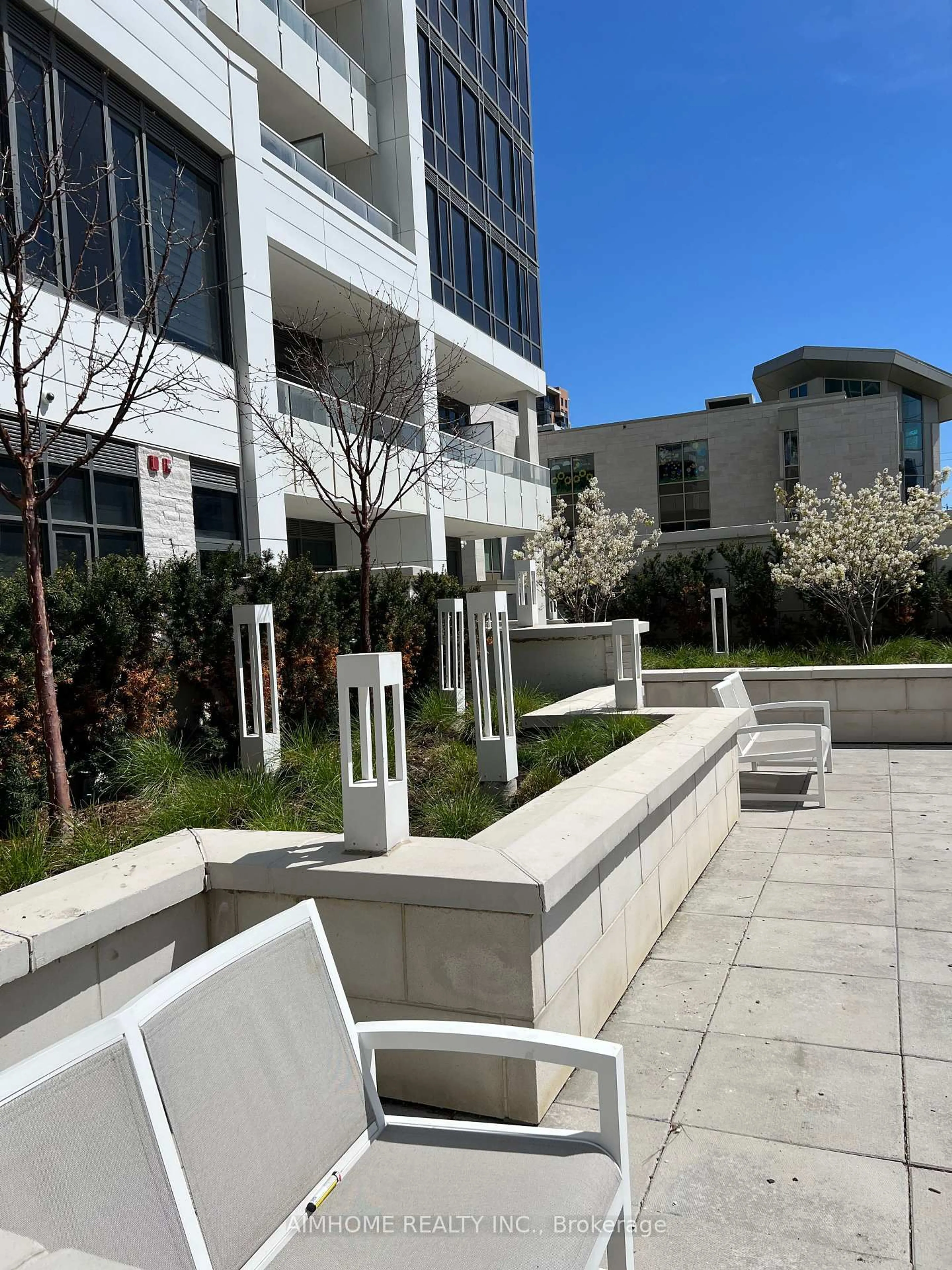 Patio, street for 75 Canterbury Pl #Ph605, Toronto Ontario M2N 5R5