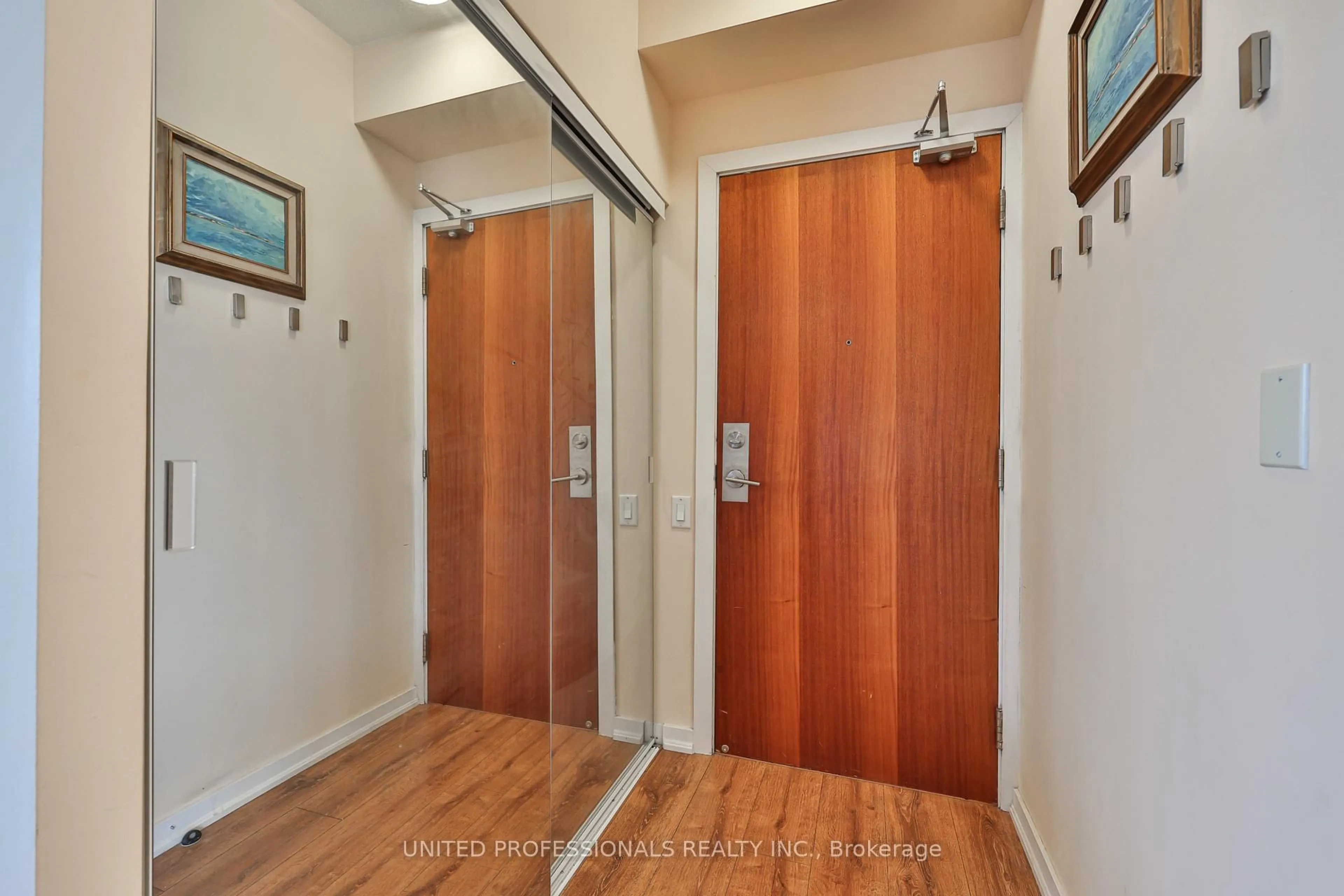 Indoor entryway for 30 Canterbury Pl #1507, Toronto Ontario M2N 0B9