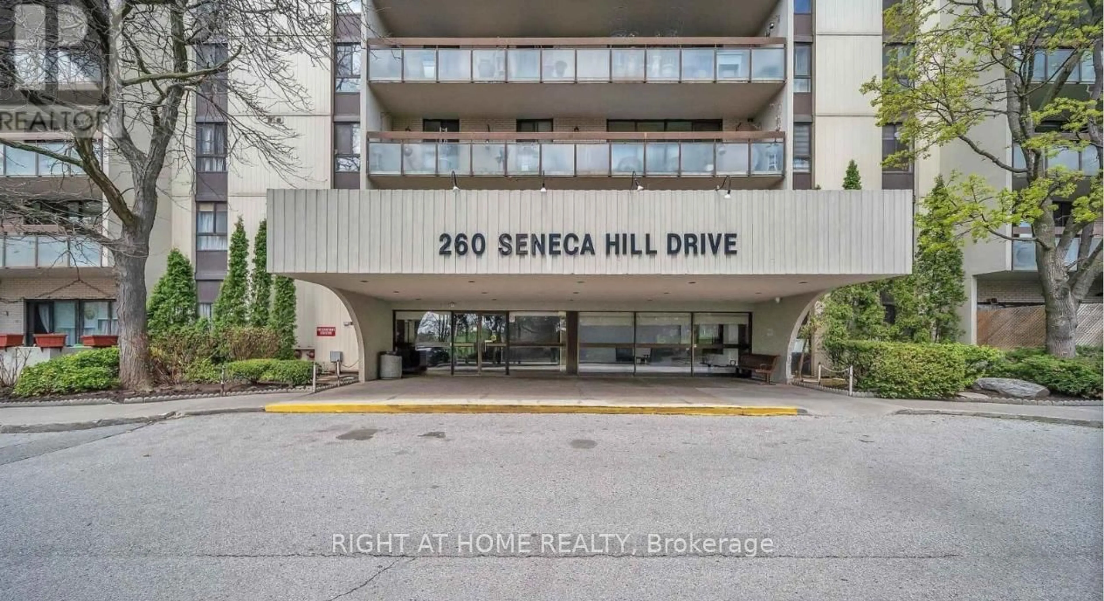 Indoor foyer for 260 Seneca Hill Dr #1415, Toronto Ontario M2J 4S6