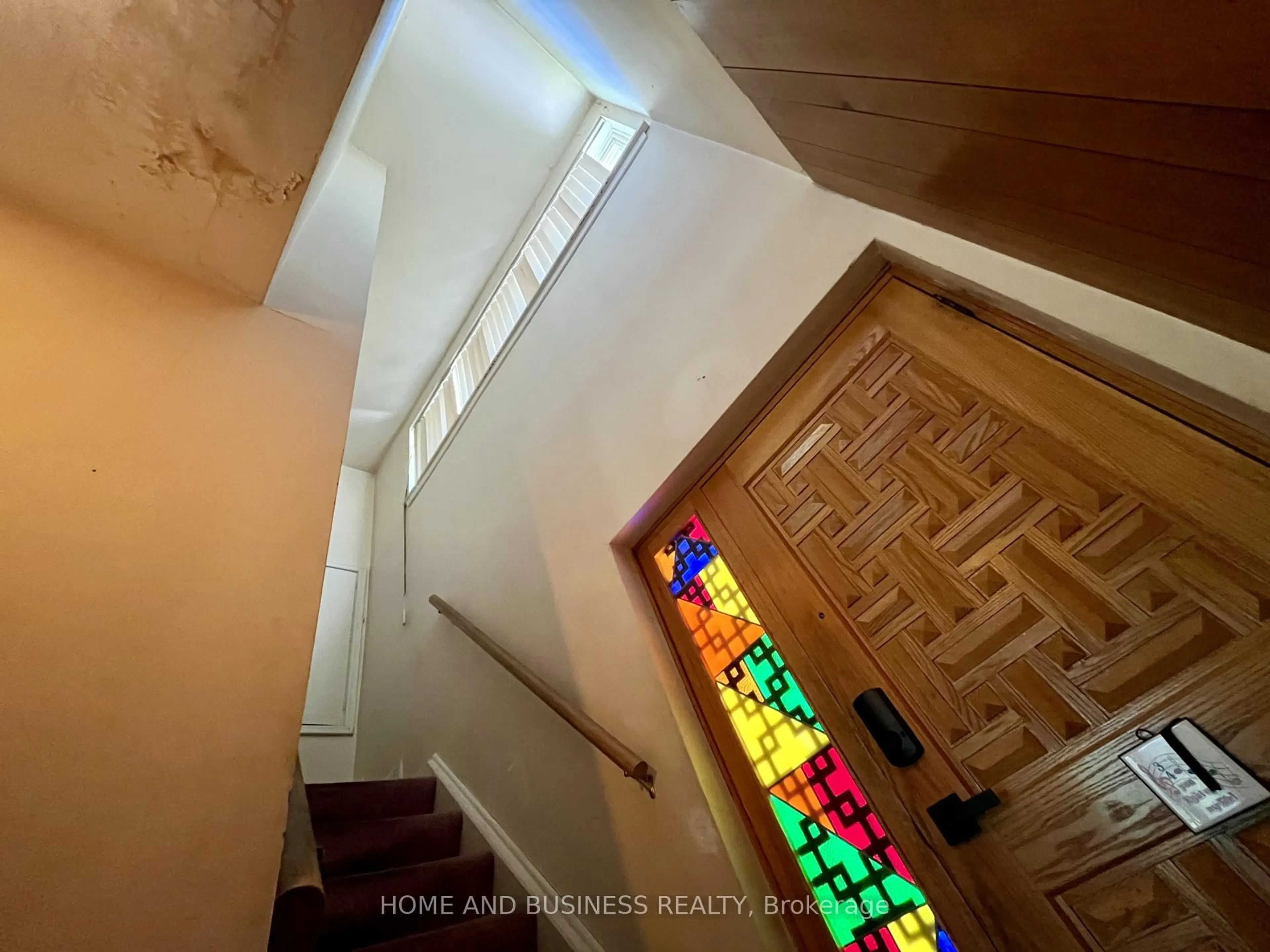 Indoor foyer for 29 Redwing Pl, Toronto Ontario M3C 2A7