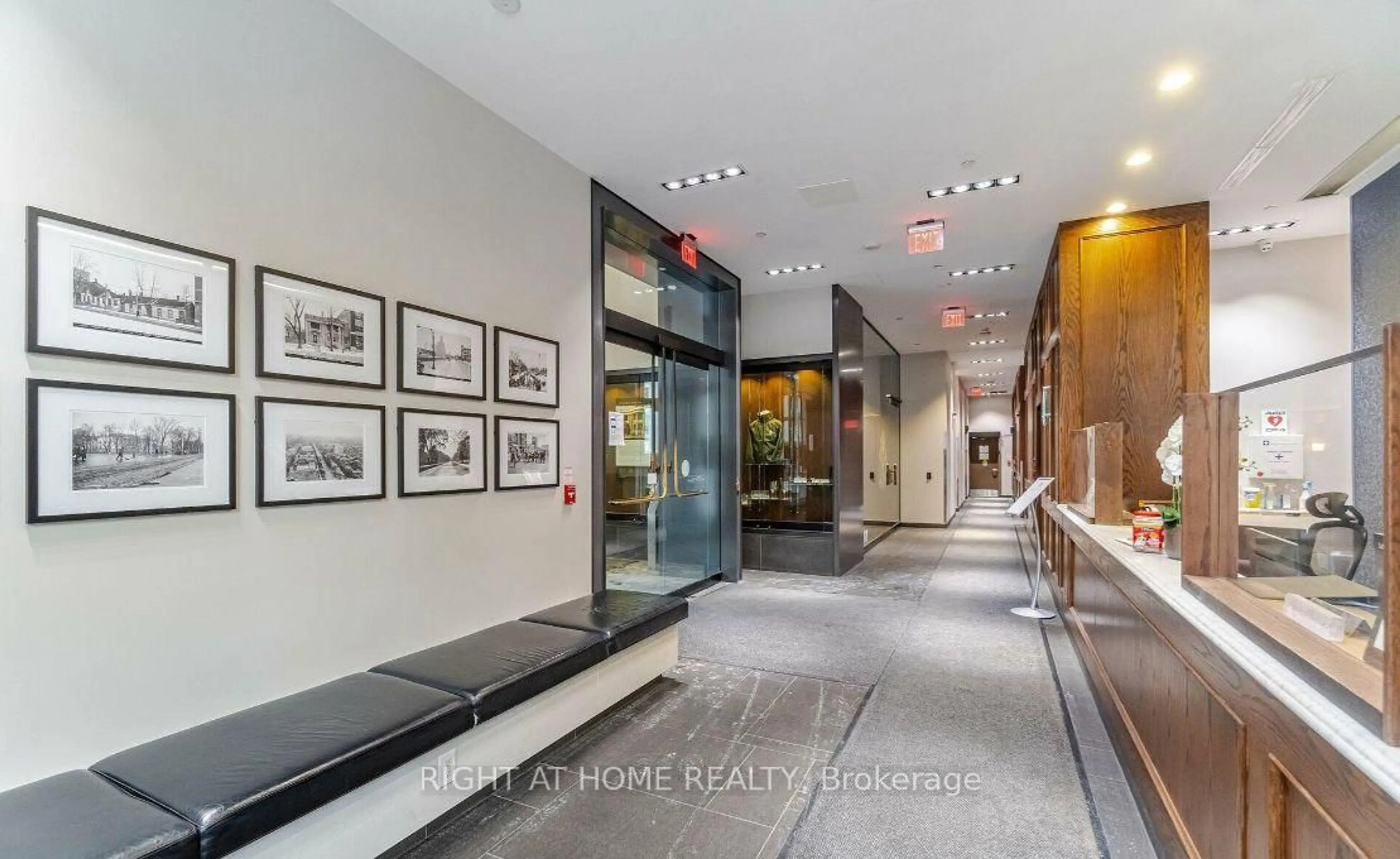 Indoor foyer for 426 University Ave #2309, Toronto Ontario M5G 1S9