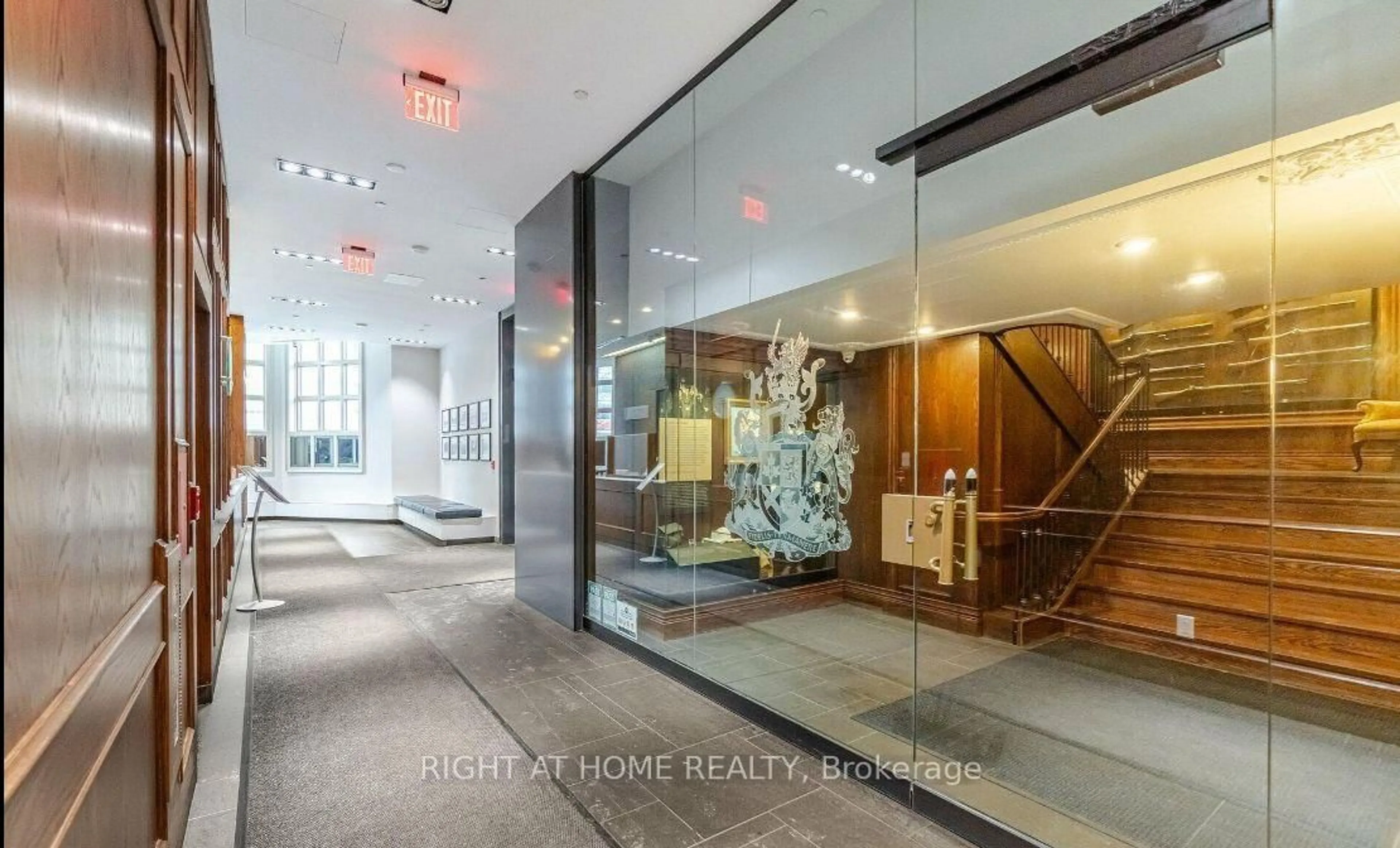 Indoor foyer for 426 University Ave #2309, Toronto Ontario M5G 1S9