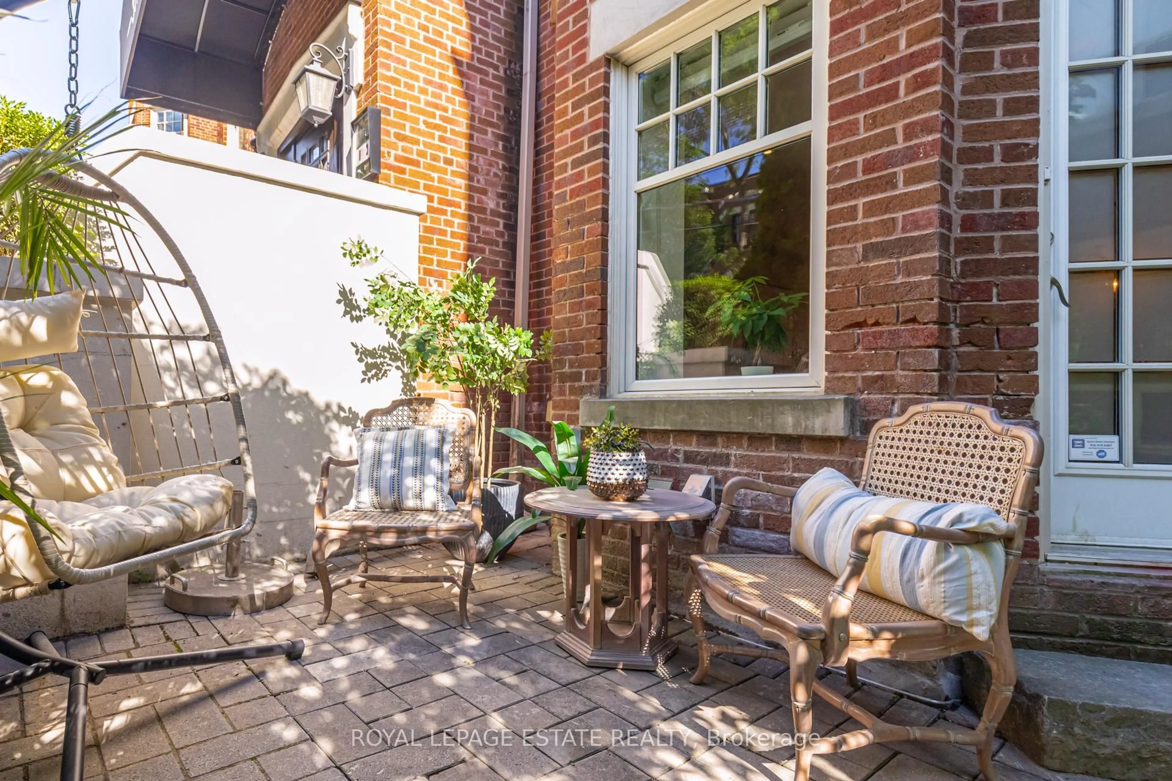Patio, street for 319 Lonsdale Rd #1D, Toronto Ontario M4V 1X3