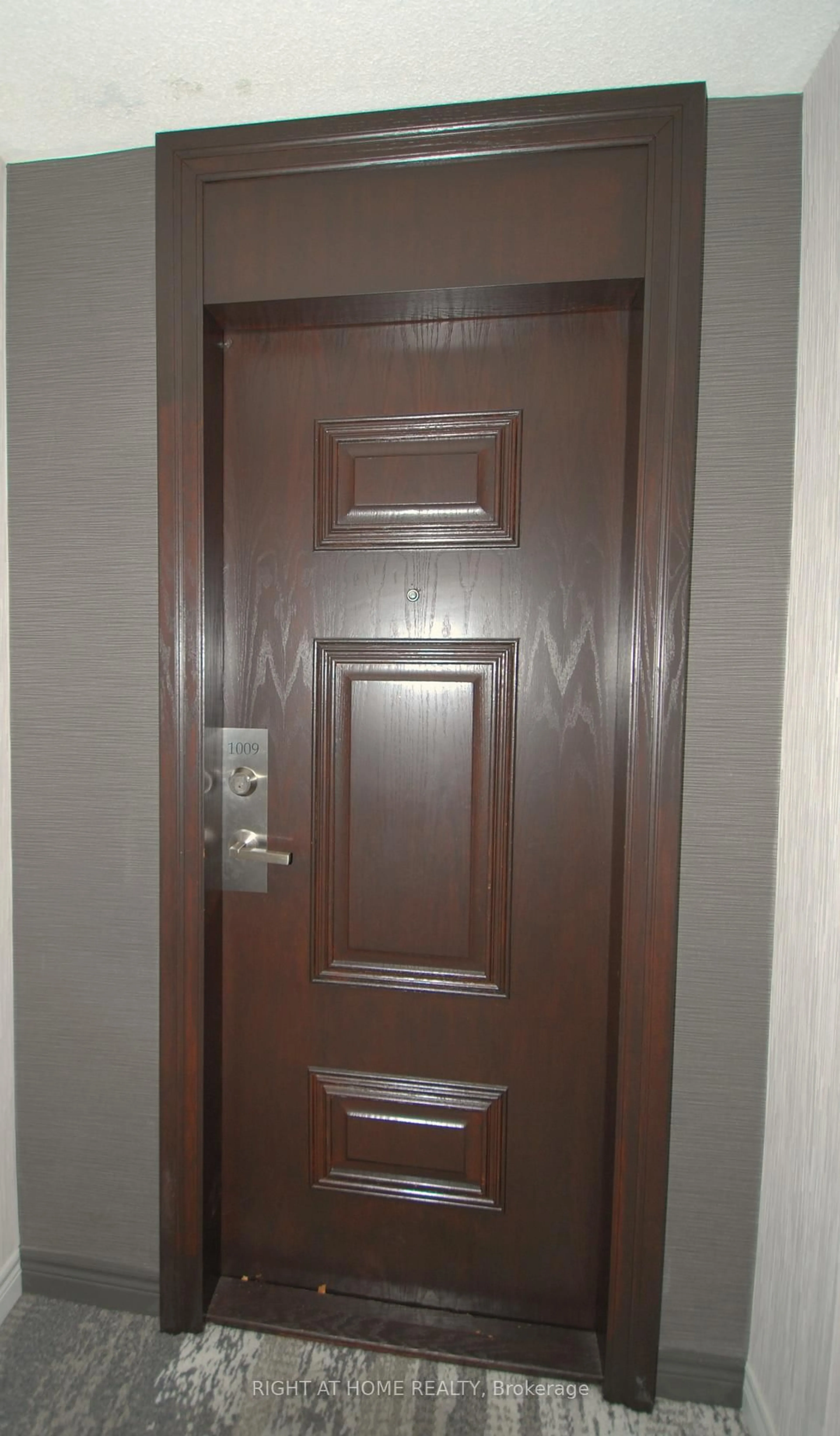 Indoor foyer for 39 Pemberton Ave #1009, Toronto Ontario M2M 4L6