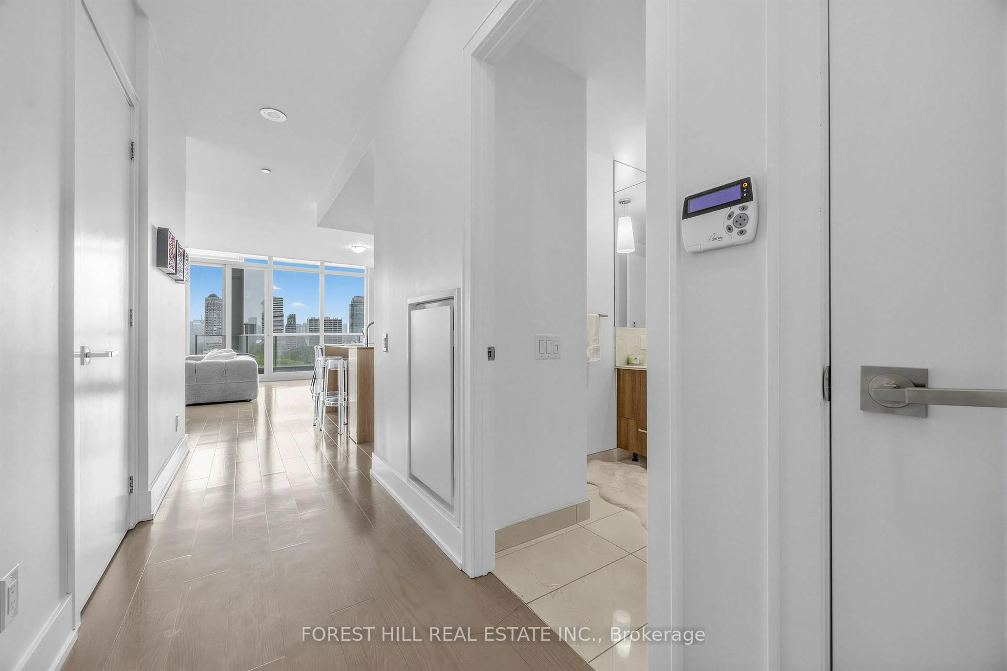 Indoor foyer for 170 Avenue Rd #1101, Toronto Ontario M5R 0A4