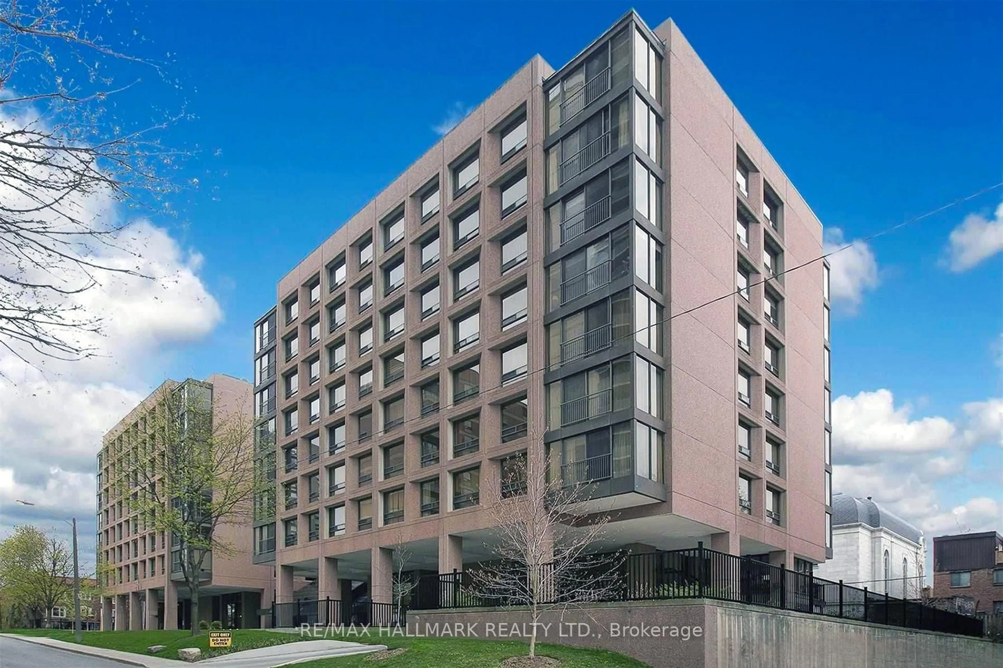 Patio, building for 447 Walmer Rd #Ph10, Toronto Ontario M5P 2X9