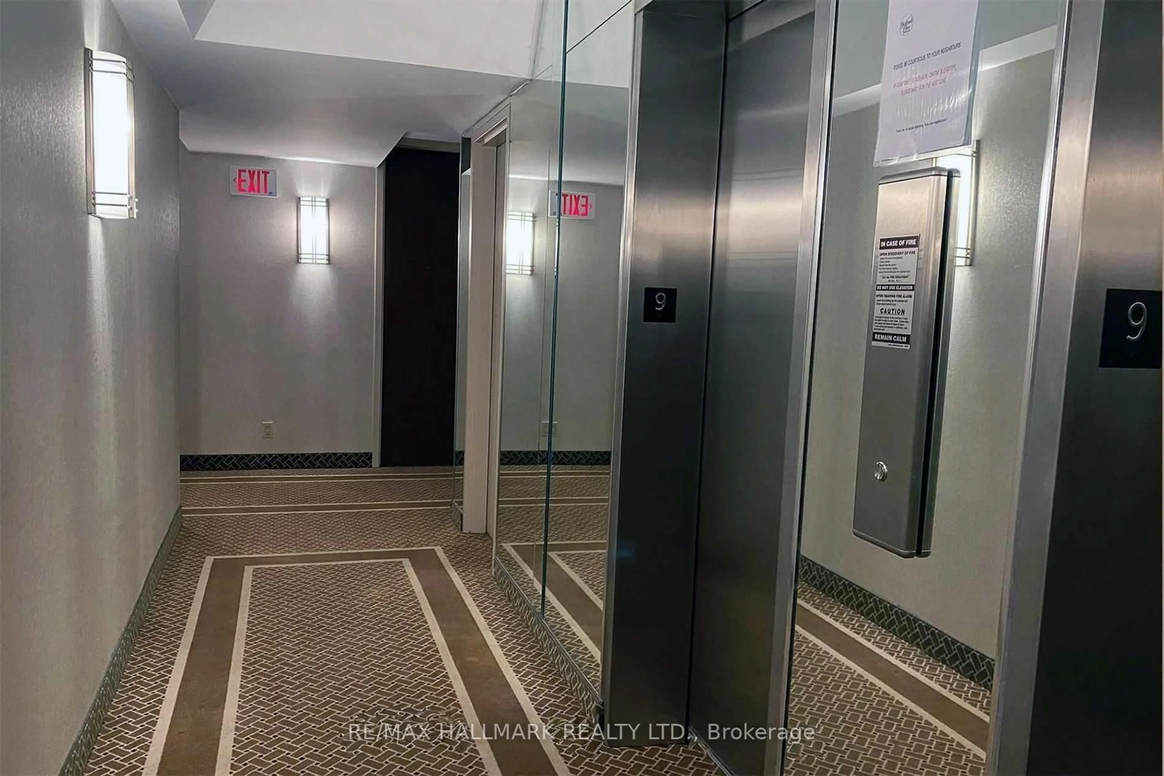 Indoor foyer for 447 Walmer Rd #Ph10, Toronto Ontario M5P 2X9