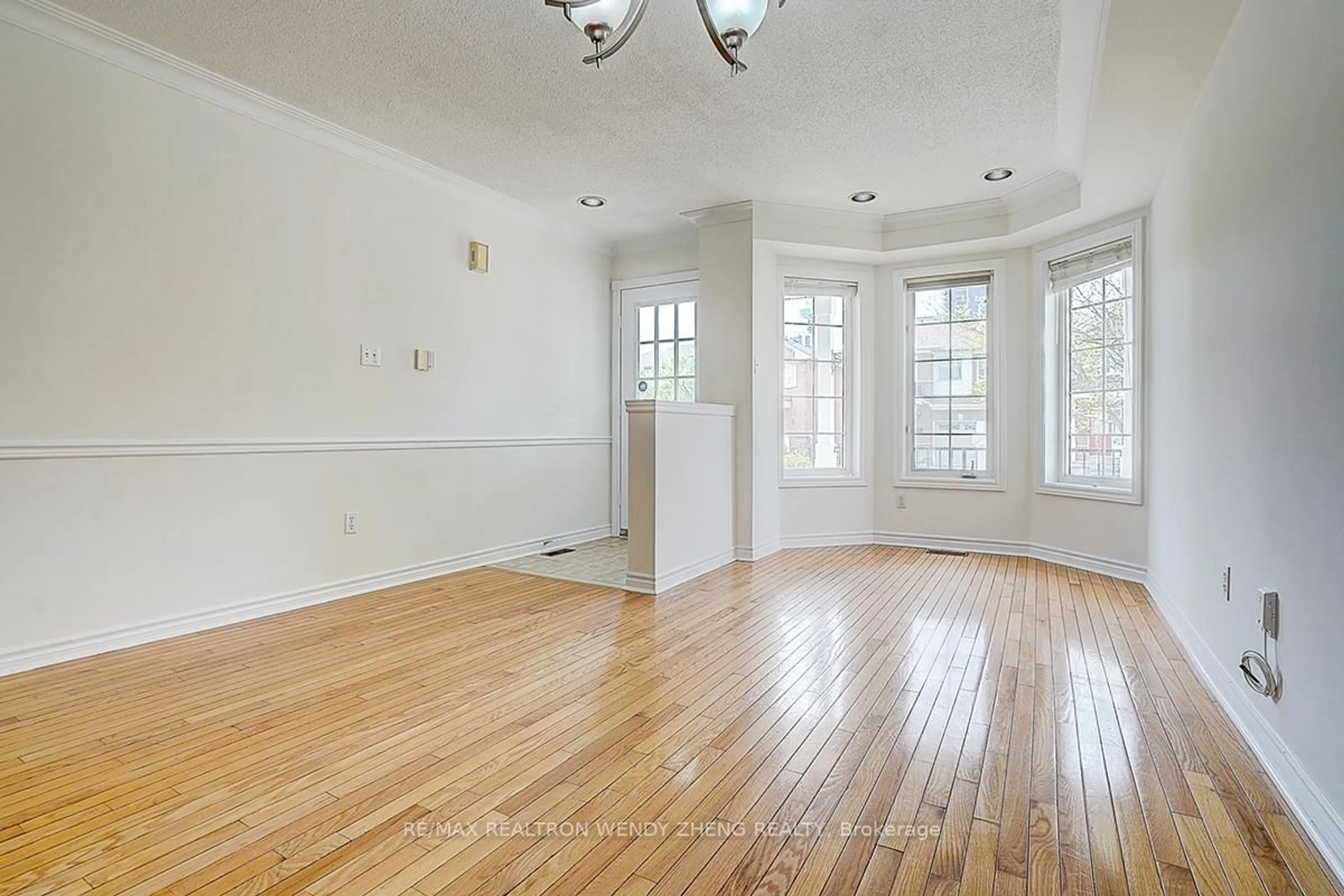 A pic of a room for 10 Wilket Creek Rd, Toronto Ontario M3C 3Z9