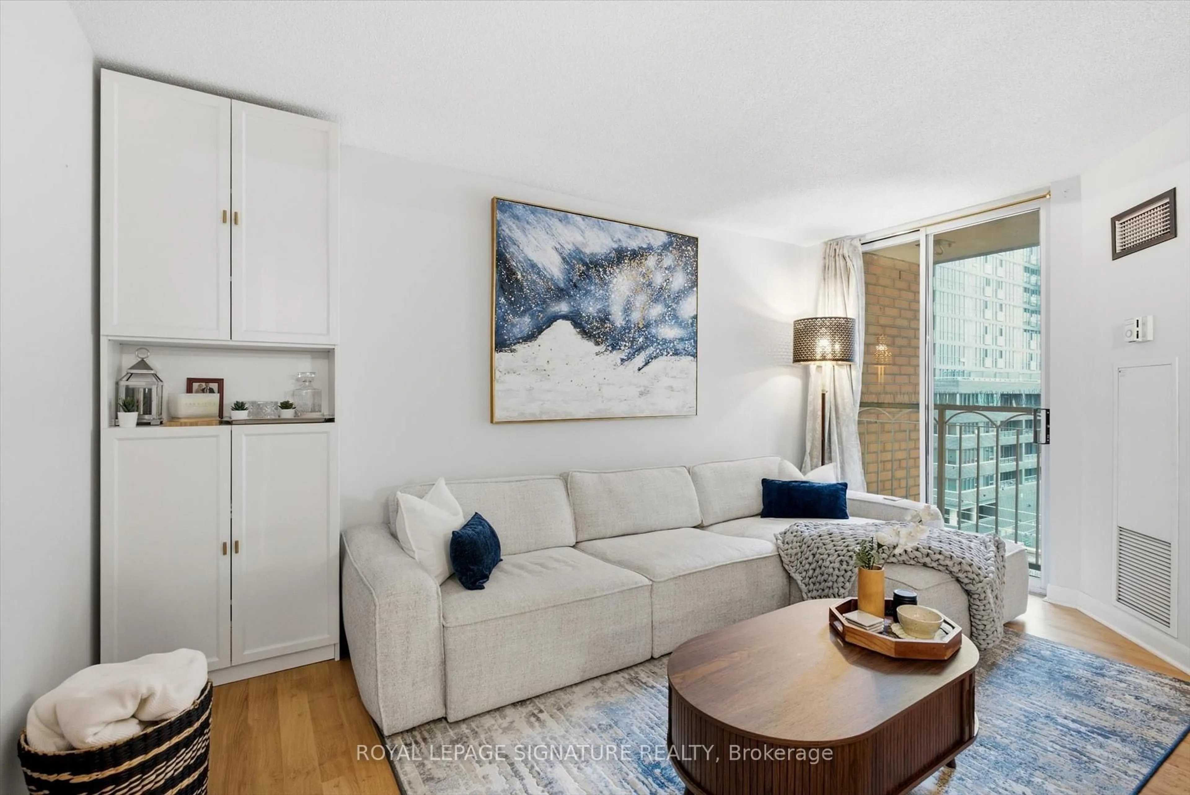 Living room with furniture, unknown for 323 Richmond St #704, Toronto Ontario M5A 3R3
