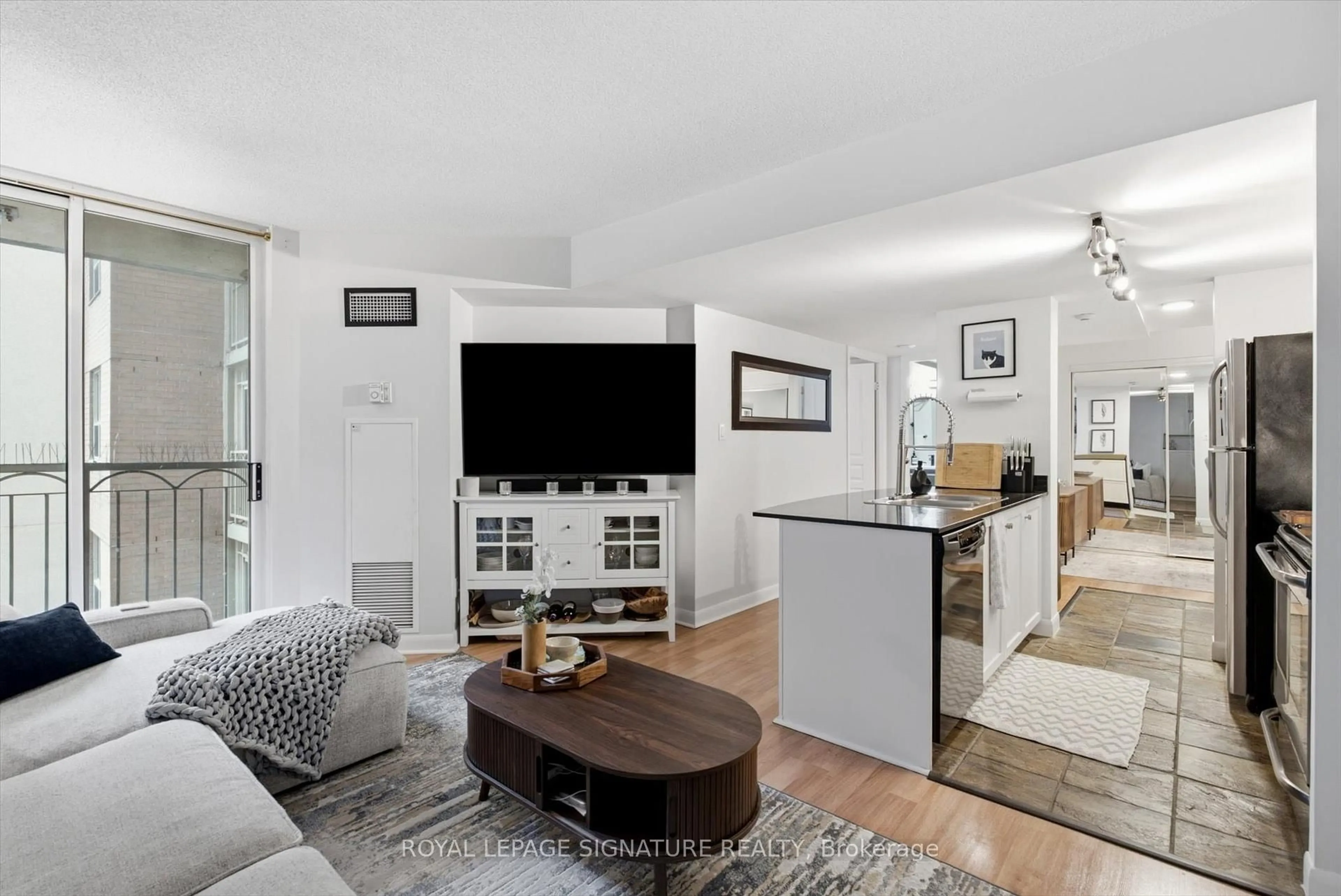 Open concept kitchen, unknown for 323 Richmond St #704, Toronto Ontario M5A 3R3