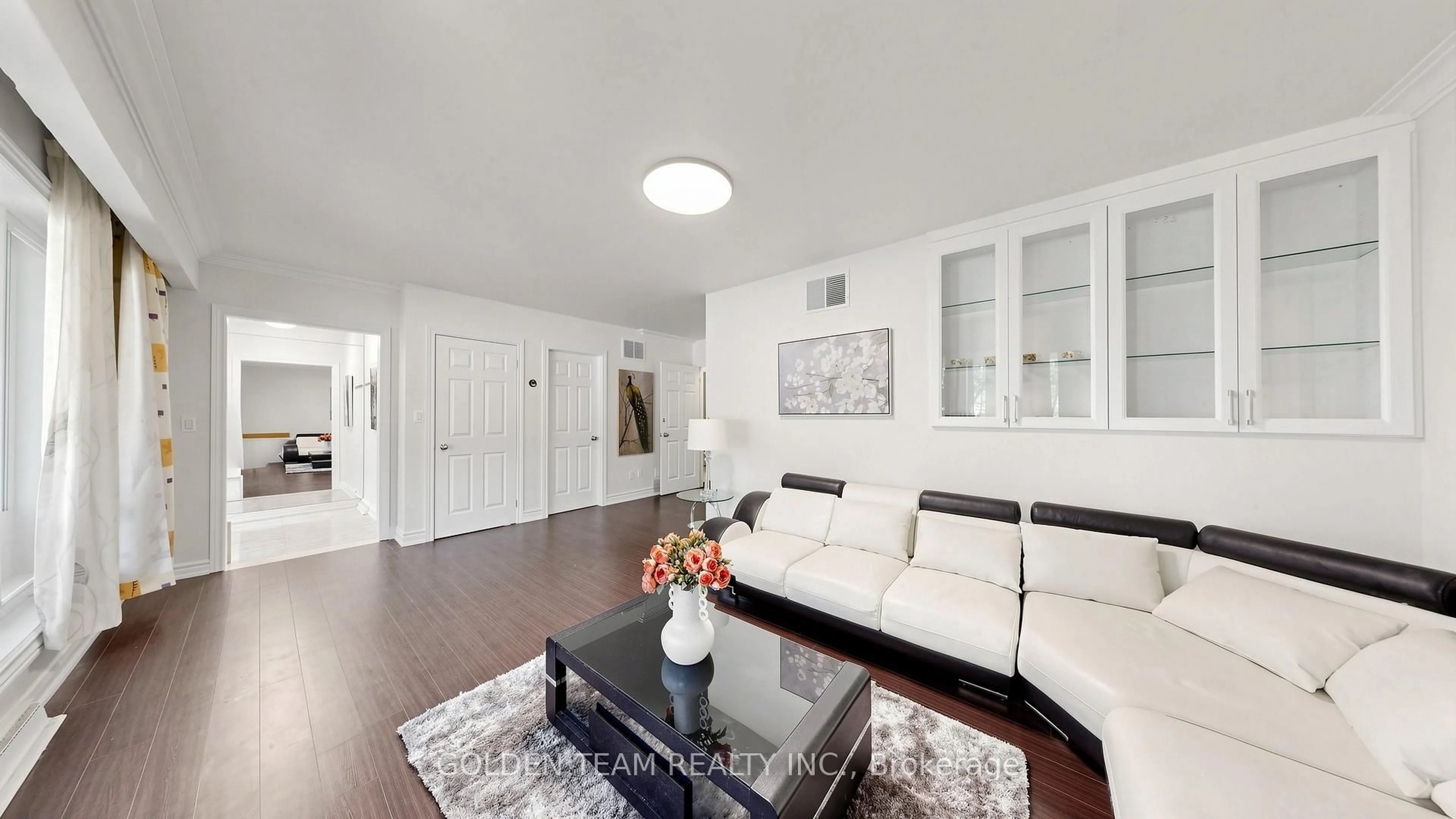 Living room with furniture, unknown for 67 Burbank Dr, Toronto Ontario M2K 1N3